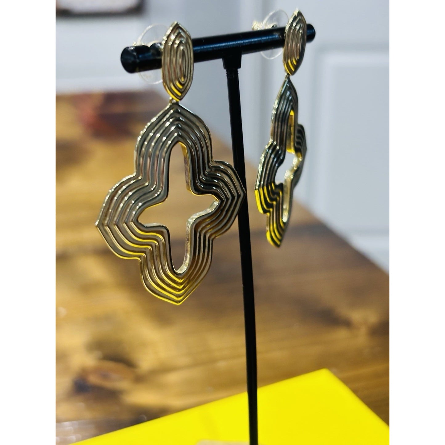 Kendra Scott Abbie Statement  Earrings Shiny Gold