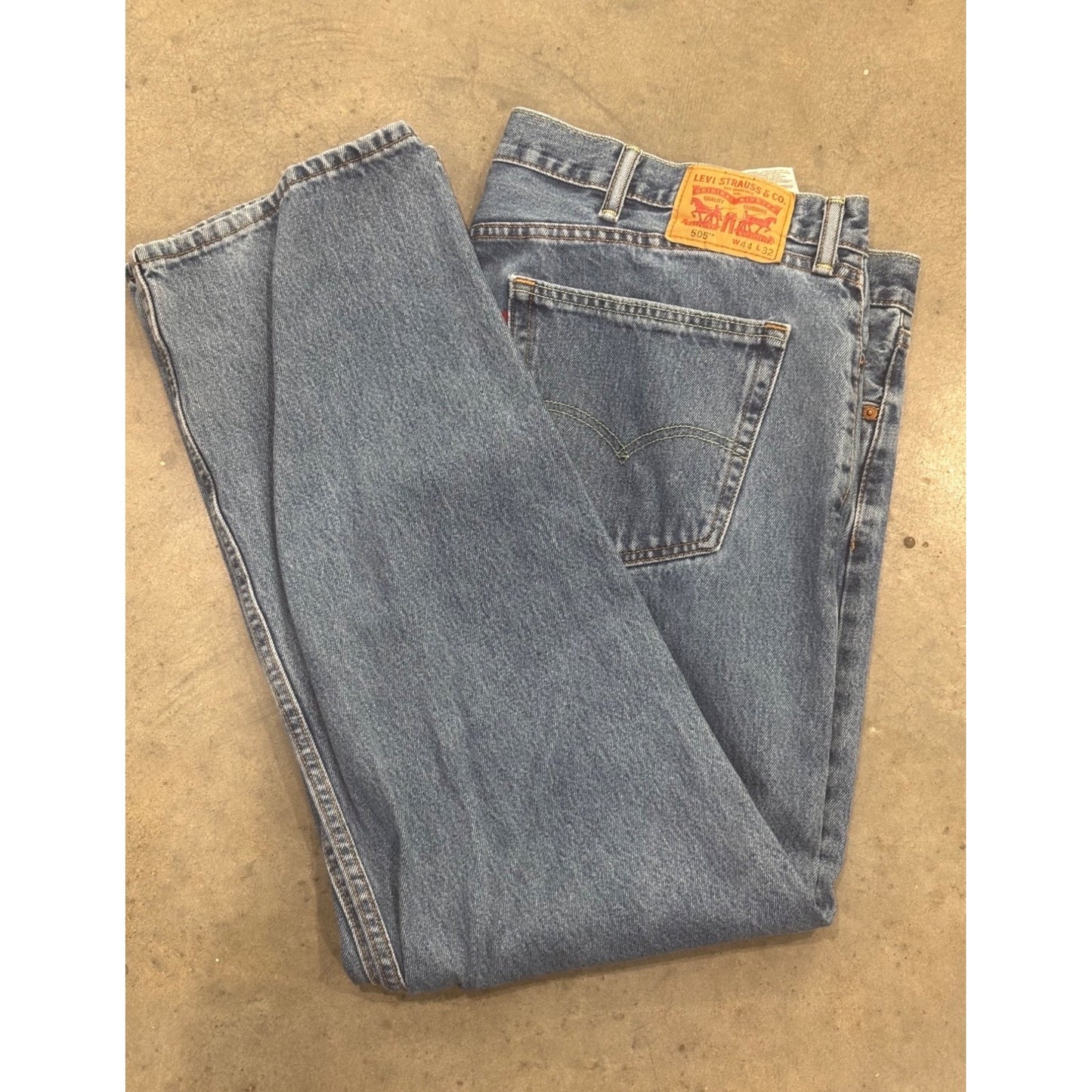 Levis 505 Mens Regular Fit Blue Denim Jeans W41 L32 USA Made