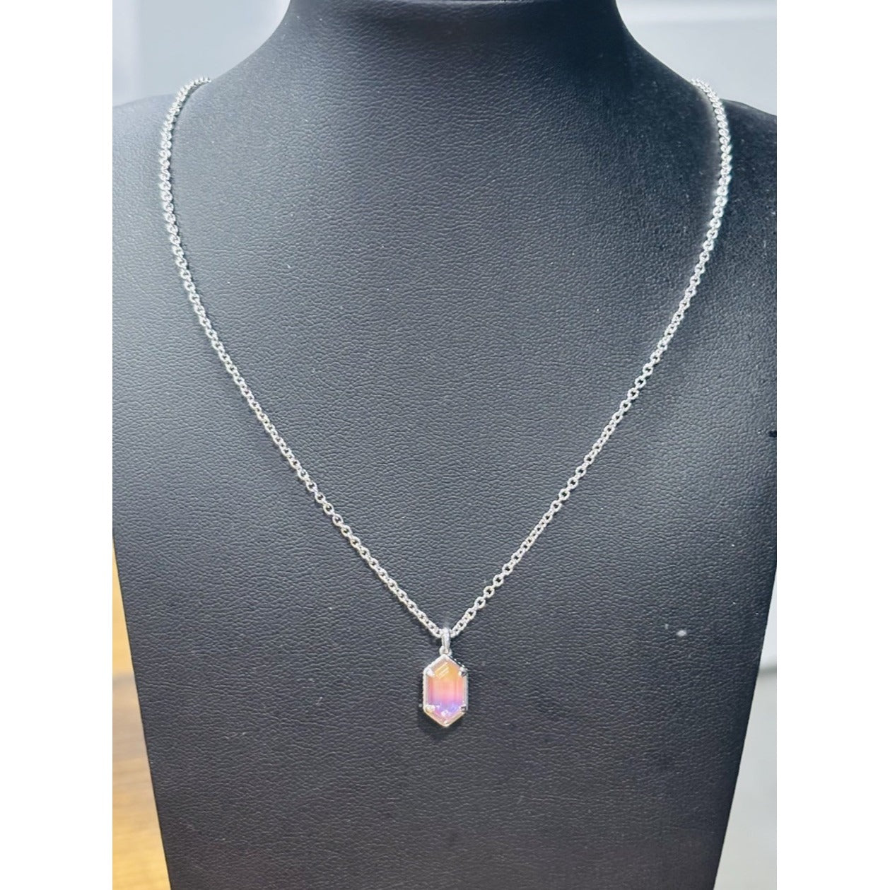 Kendra Scott NWT Hallie Silver Short Pendent Necklace In Watermelon Illusion