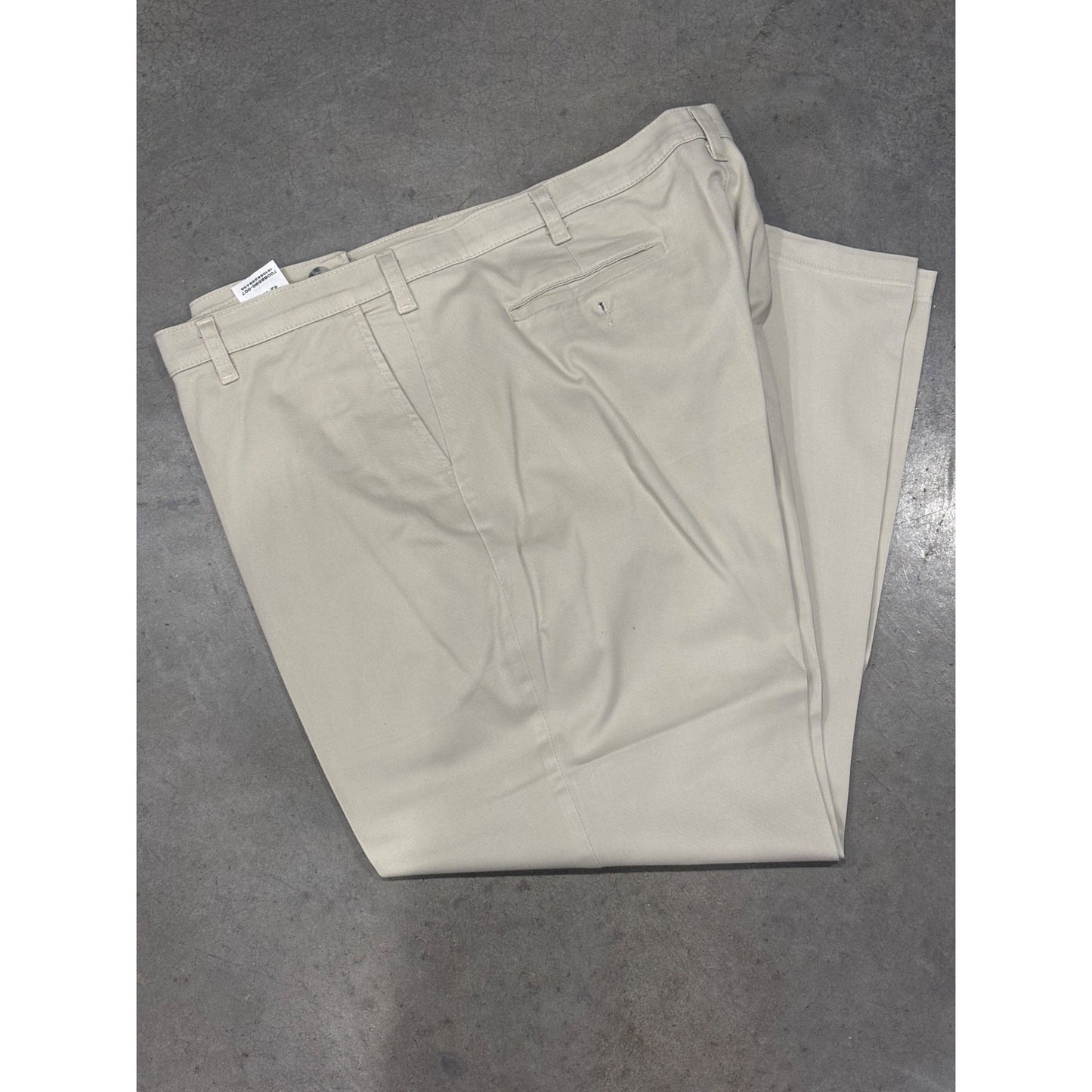 Lee Mens Total Freedom Khaki Pants 42X32 Relaxed Fit Wrinkle-Resistant Beige Cotton Blend