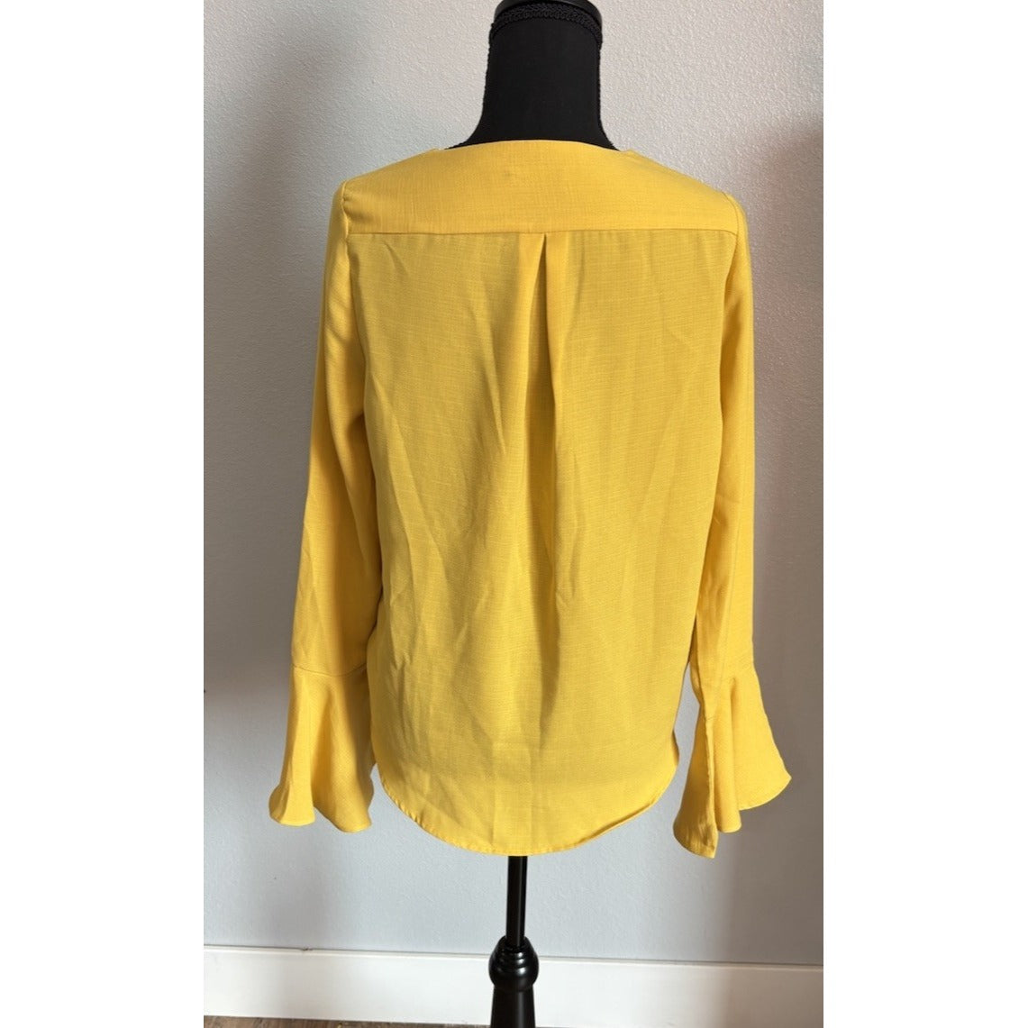 Woman’s Yellow Crop Top Front Tie Long Bell Sleeves Size 2