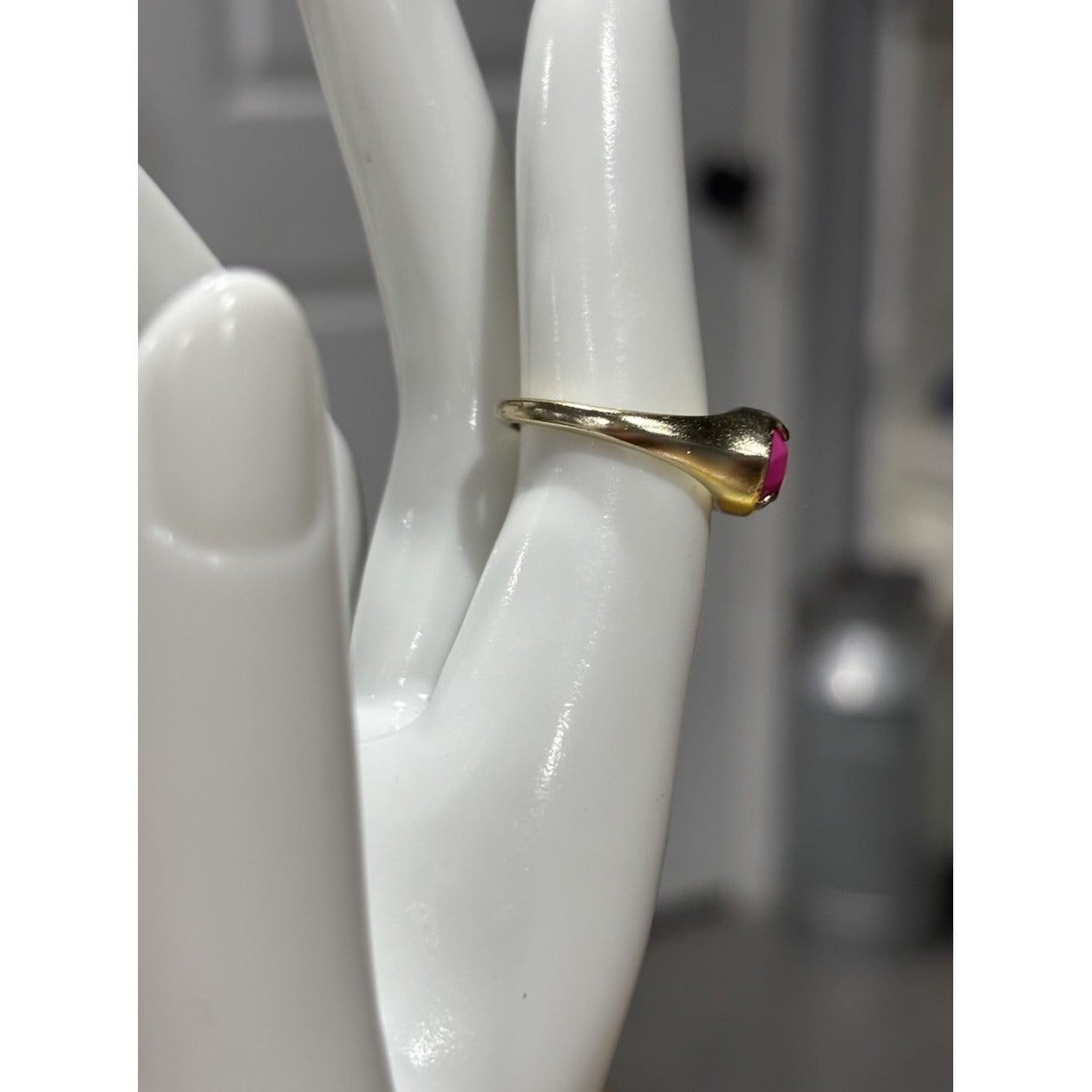 Kendra Scott Hot Pink and Gold Ring Size 6