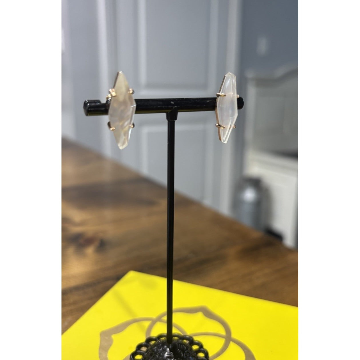 Kendra Scott Belinda Rose Gold Stud Earrings In White Agate