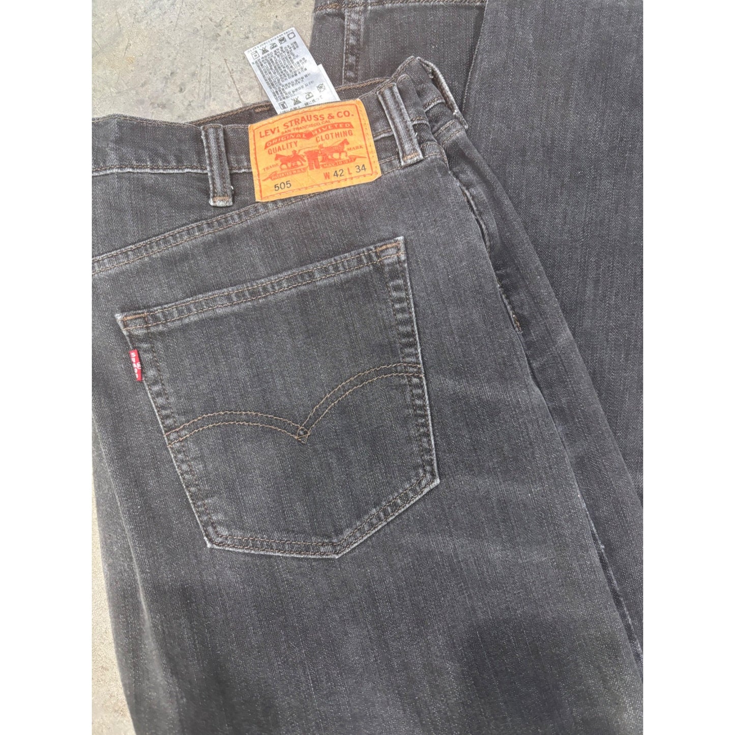 Levis 505 Regular Fit Mens Jeans W42 L34 Black Denim