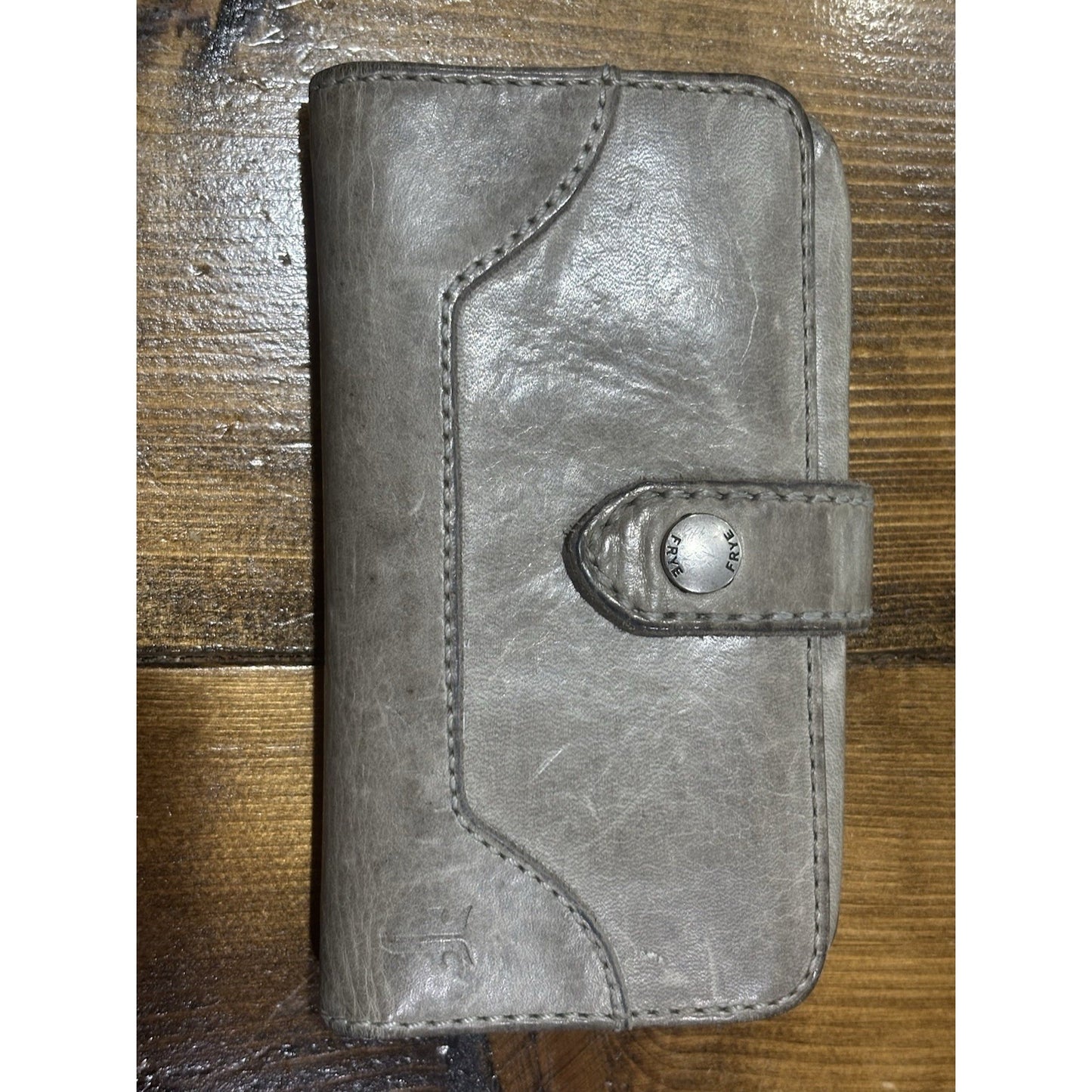 Frye Zip Clutch Wallet Distressed Leather Taupe Gray Clutch Snap