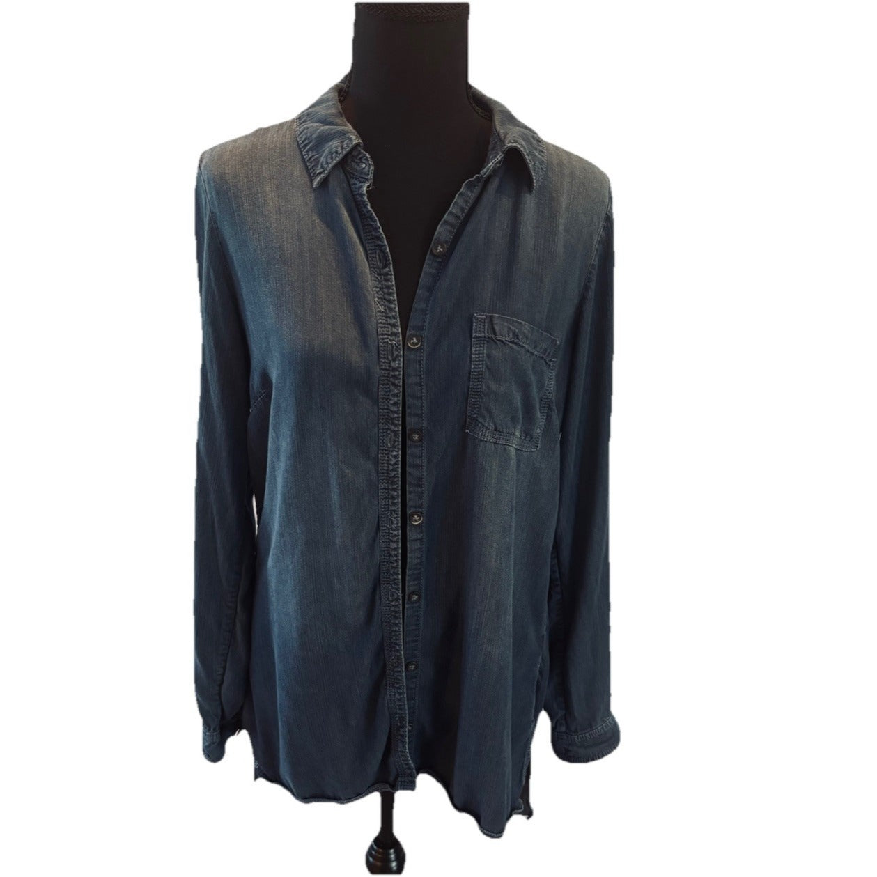 Maurice’s Woman’s Chambray Dark wash Long Sleeve Shirt Size M Super Soft