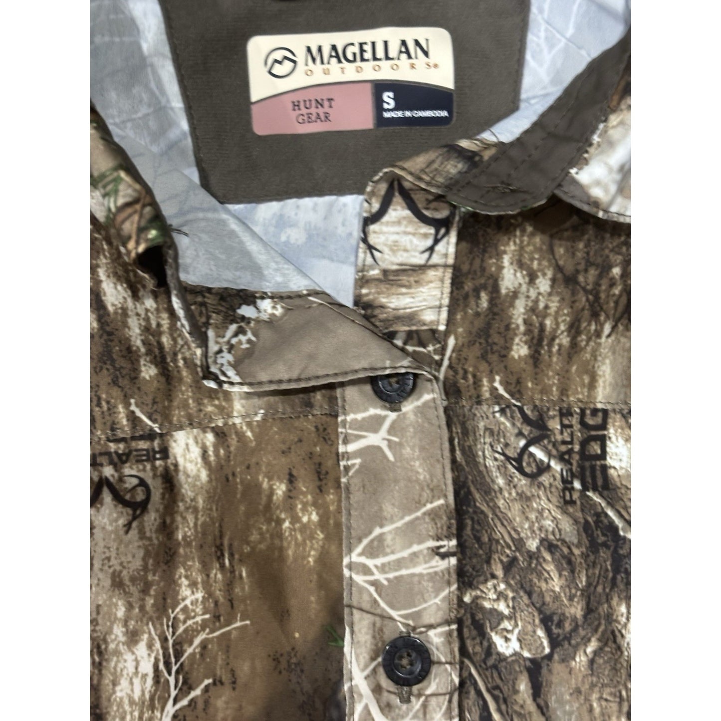 Magellan Women's Eagle Pass Deluxe Shirt Real Tree Edge Small MoistureWicking