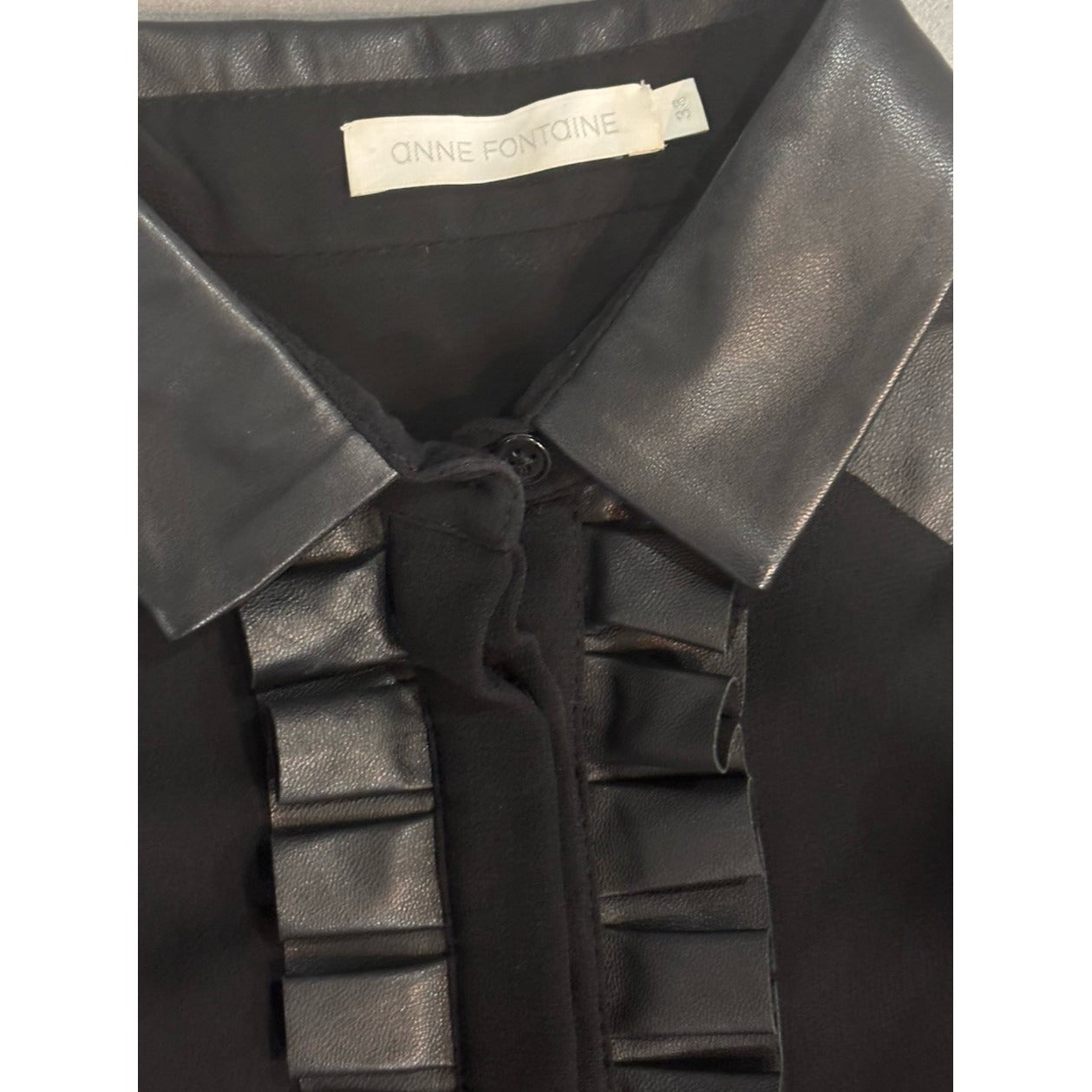 Anne Fontaine Black Sleeveless Blouse With Lambskin Ruffle Trim Collar Size 38