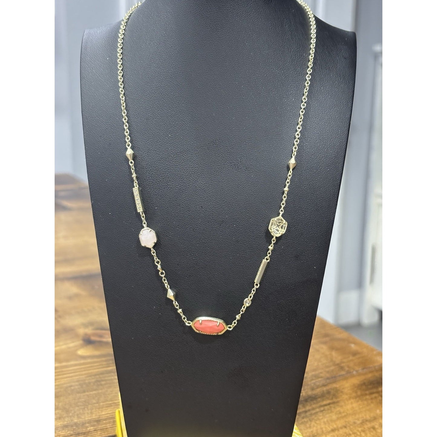 Kendra Scott Maddie Necklace Gold With Coral Magnesite Stone Adjustable