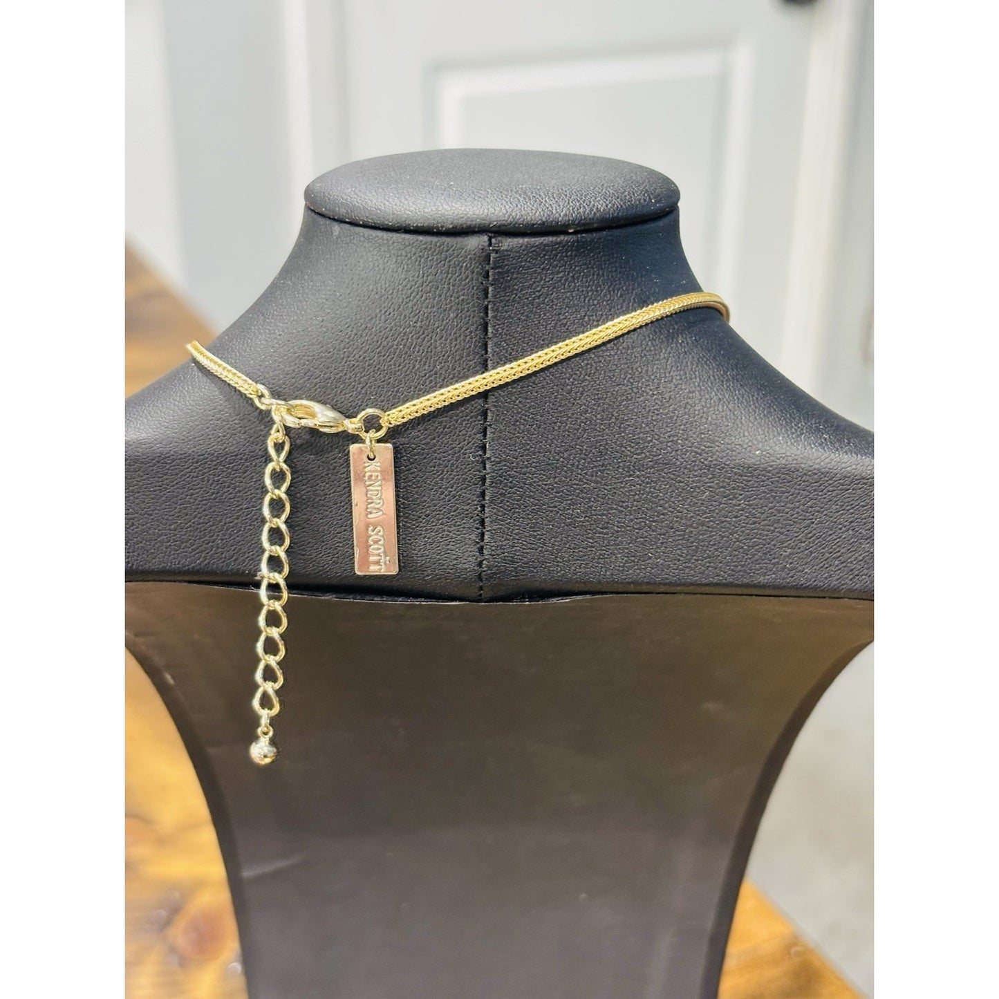 Kendra Scott Gold Necklace With Black Oval Stone Pendent