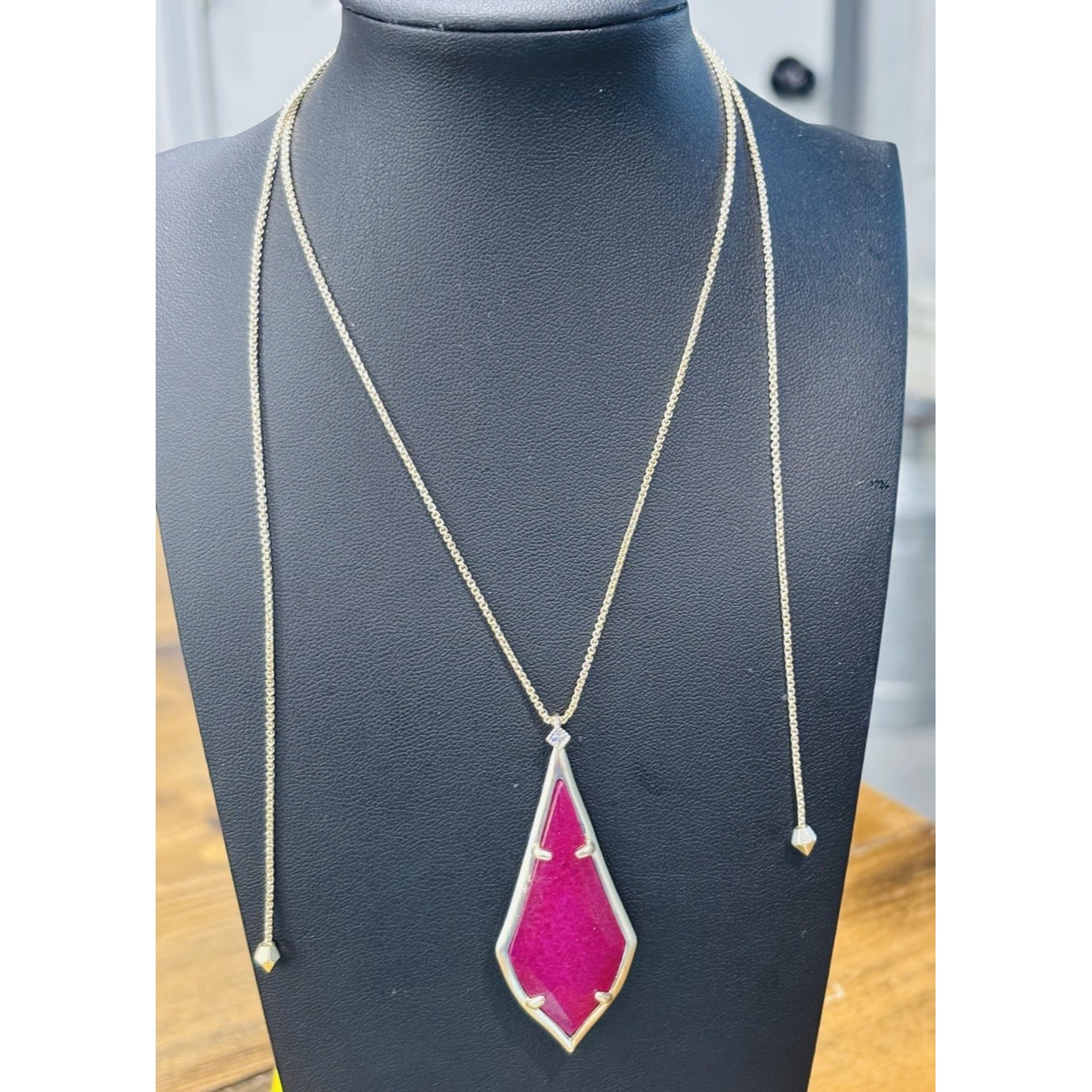 Kendra Scott Olivia Maroon Jade Gold Pendant Necklace Adjustable Length Gift