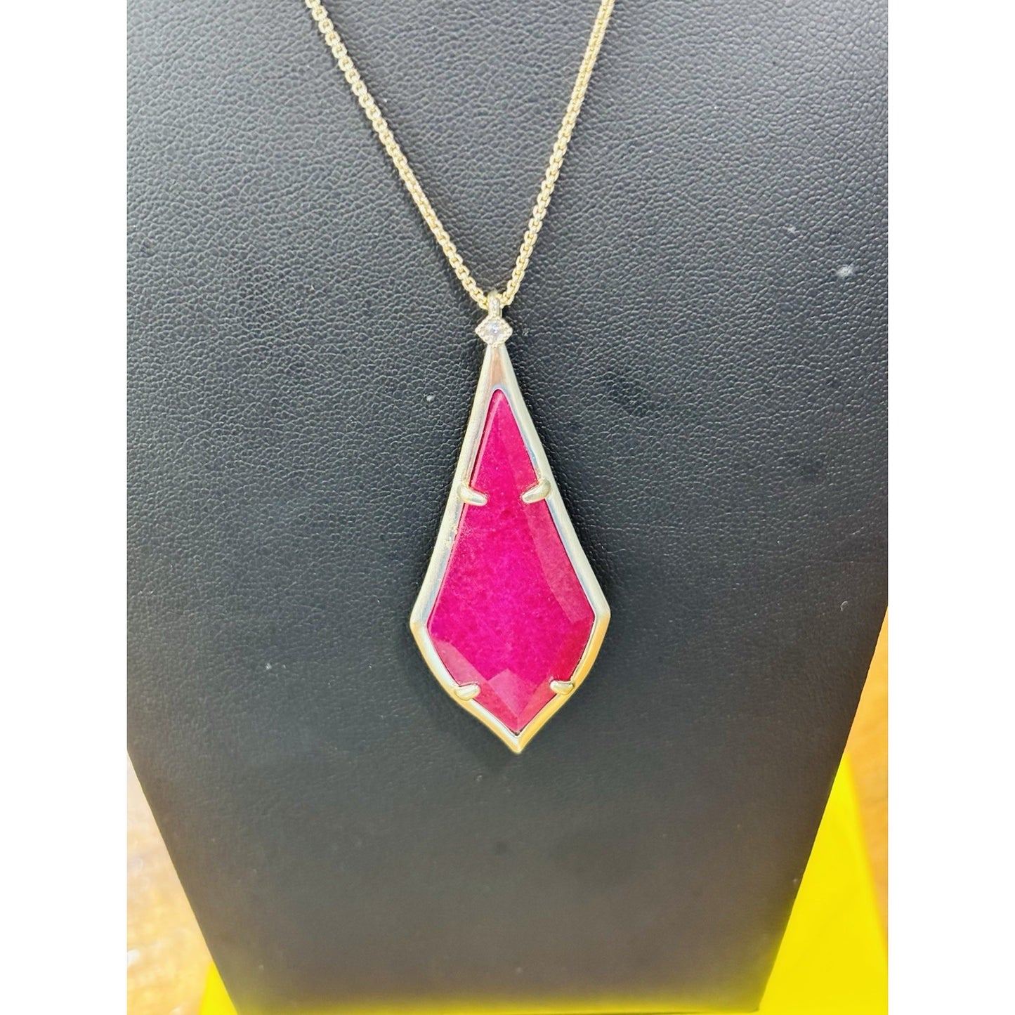 Kendra Scott Olivia Maroon Jade Gold Pendant Necklace Adjustable Length Gift