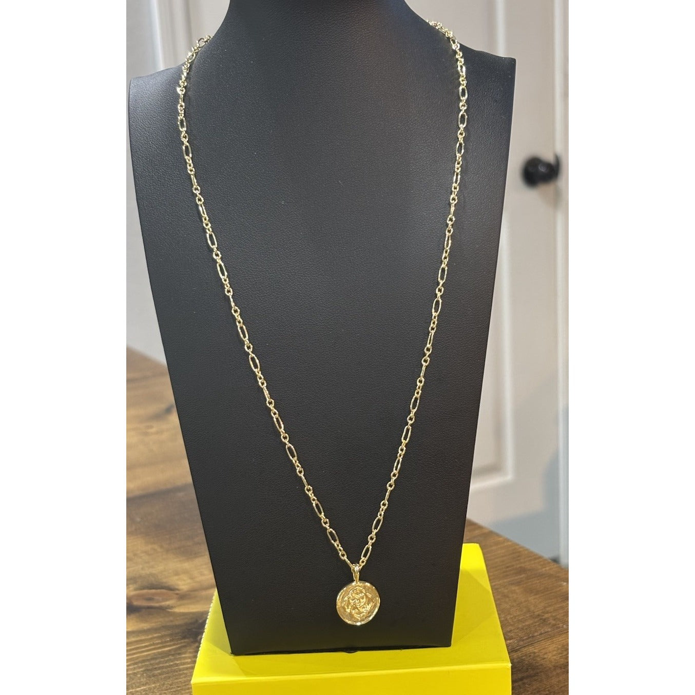 Kendra Scott Gold Medallion Pendent Necklace