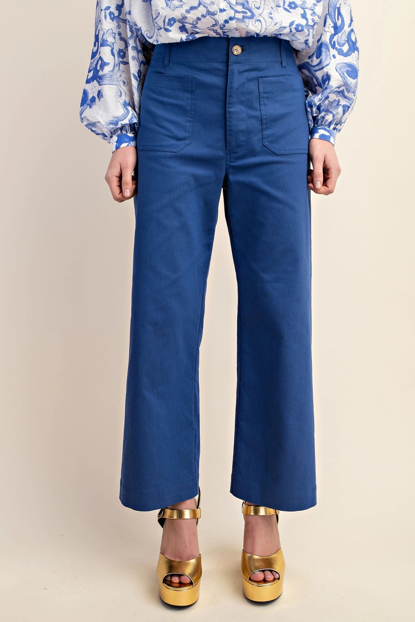 GiGio Ankle Cropped Summer Pants in a Stretch Denium-Like Fabric with Pockets in Royal Blue