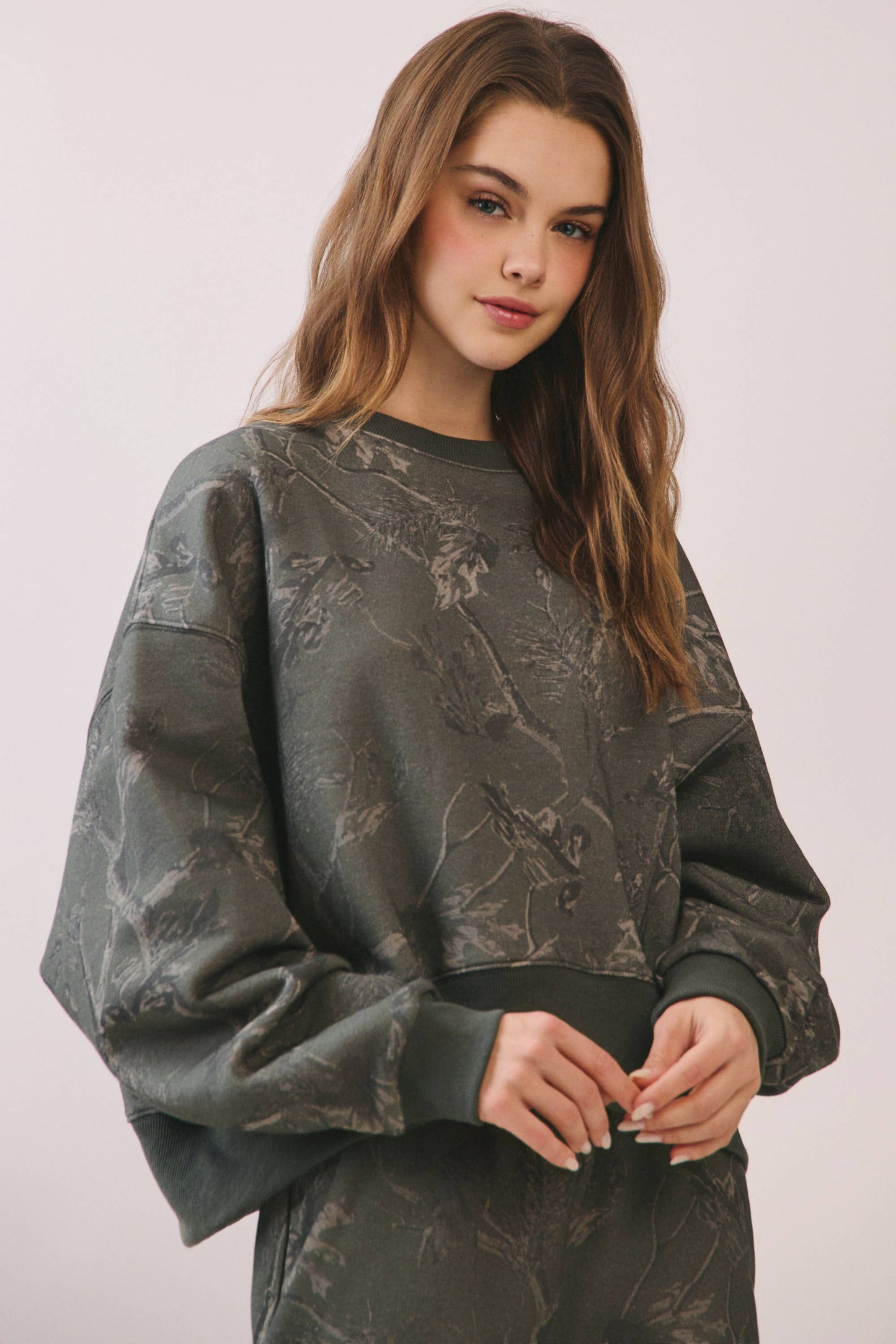 CT9245-Camouflage Print Dropped Shoulders Sweatshirt