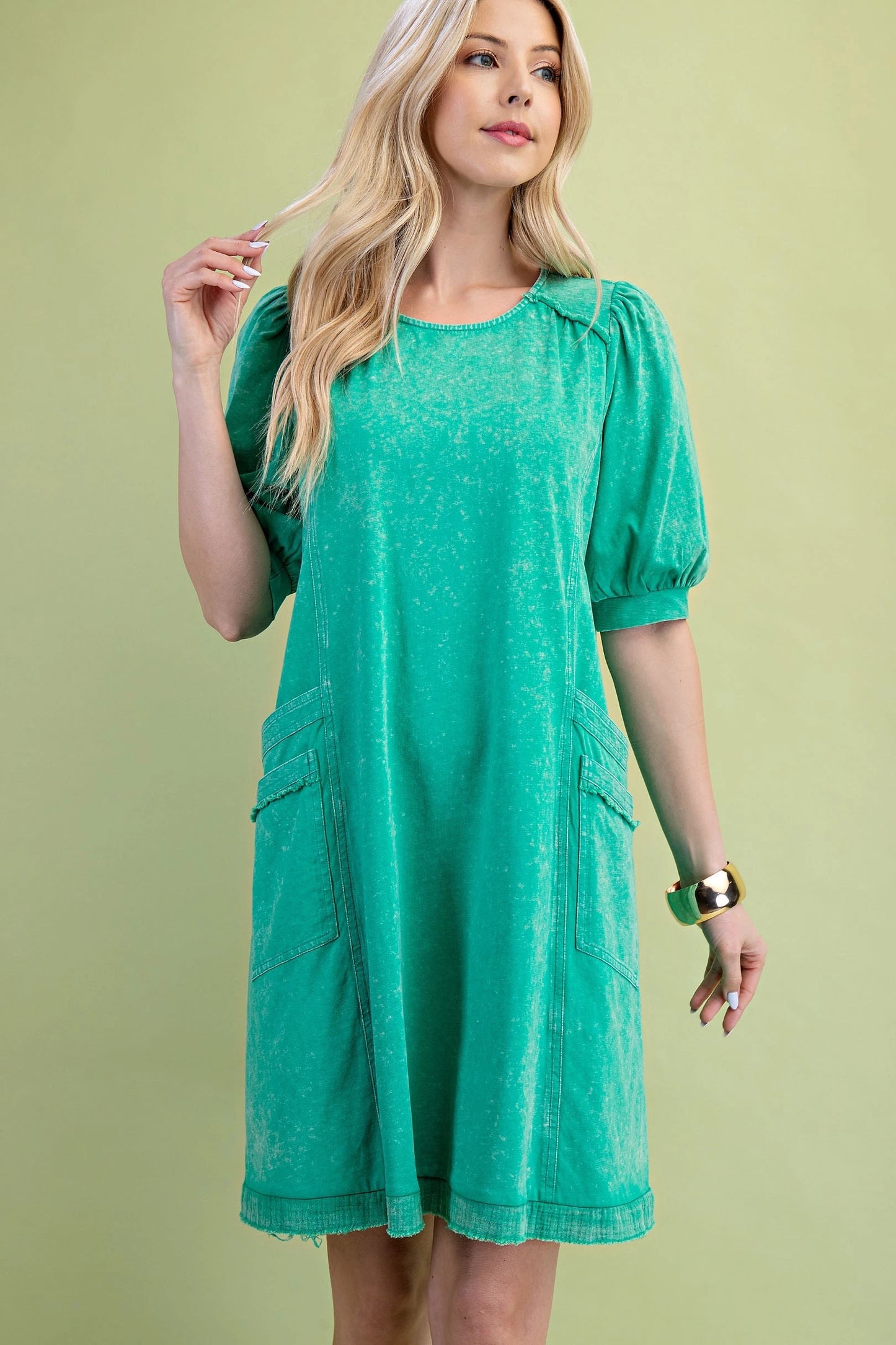 Gigio Washed T-Shirt Dress with Seaming Details and Double Pockets on the SidesKelly Green