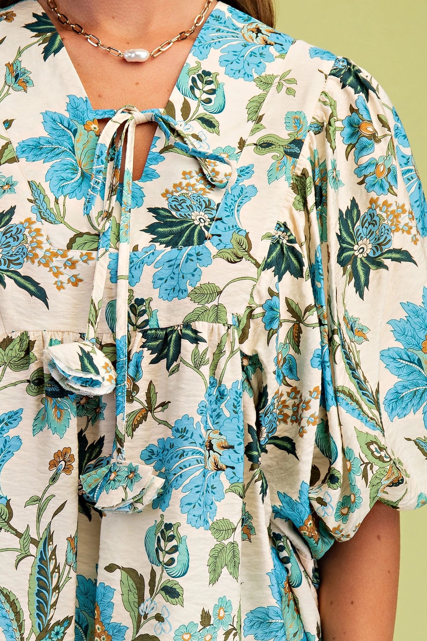 GiGio Floral Print Balloon Sleeve Bouse with Tie Neck Strings