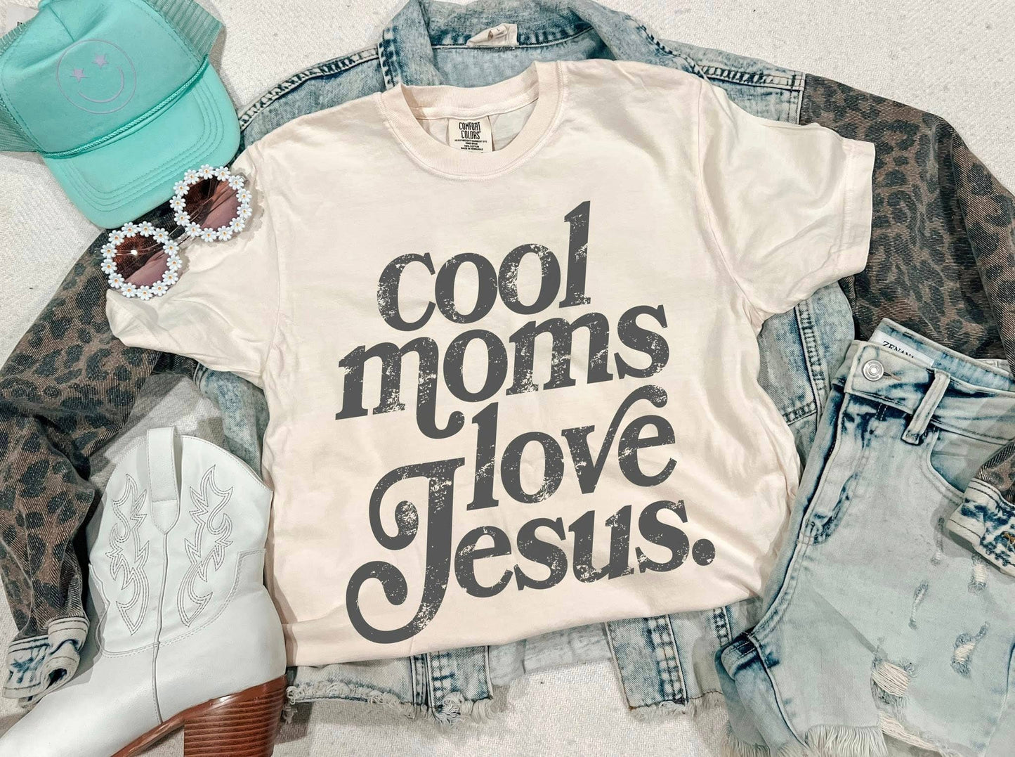 COOL MOMS LOVE JESUS TEE (IVORY) Comfort Colors