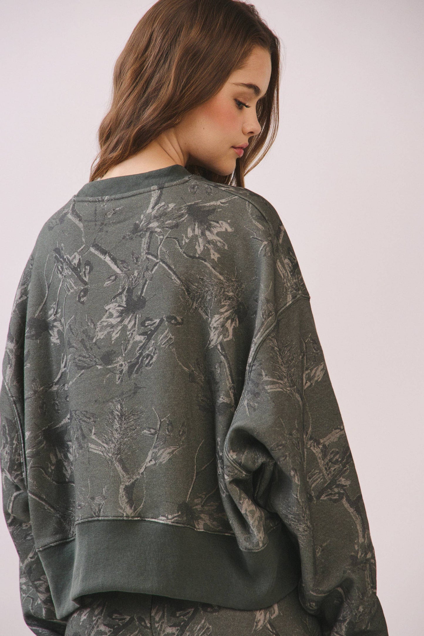 CT9245-Camouflage Print Dropped Shoulders Sweatshirt