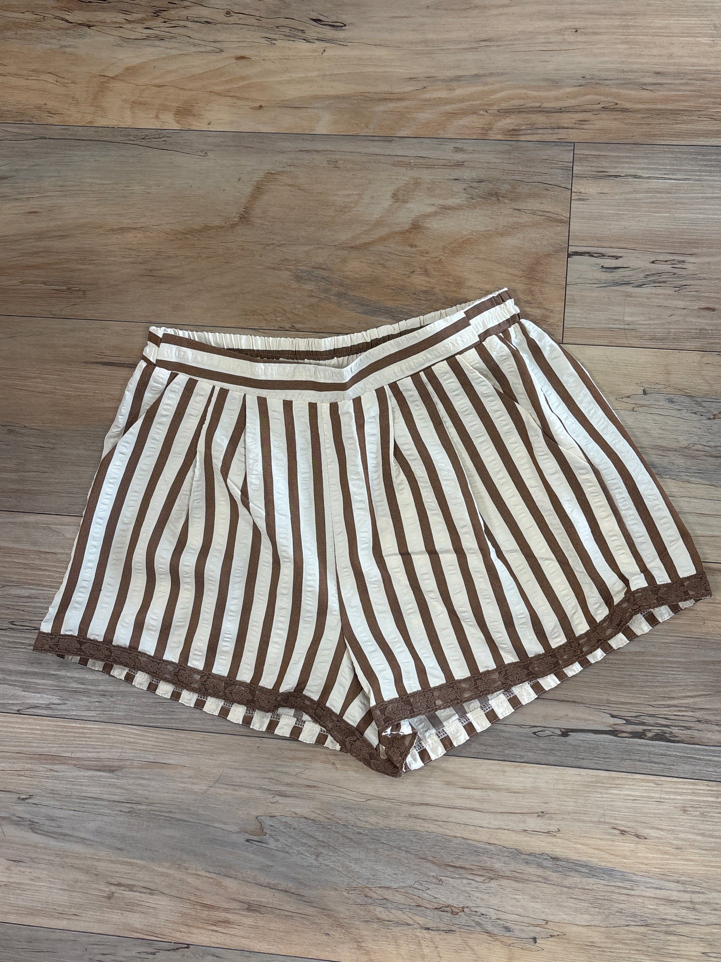 Umgee Stripped Shorts with Lacetape Drawstring in Green