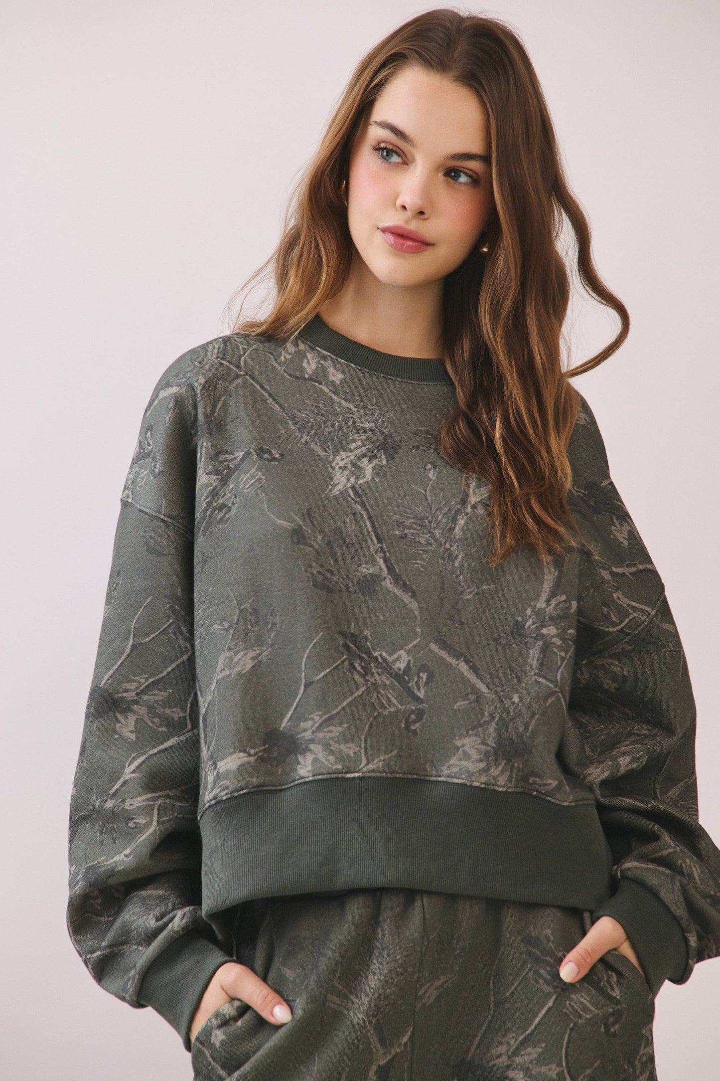 CT9245-Camouflage Print Dropped Shoulders Sweatshirt
