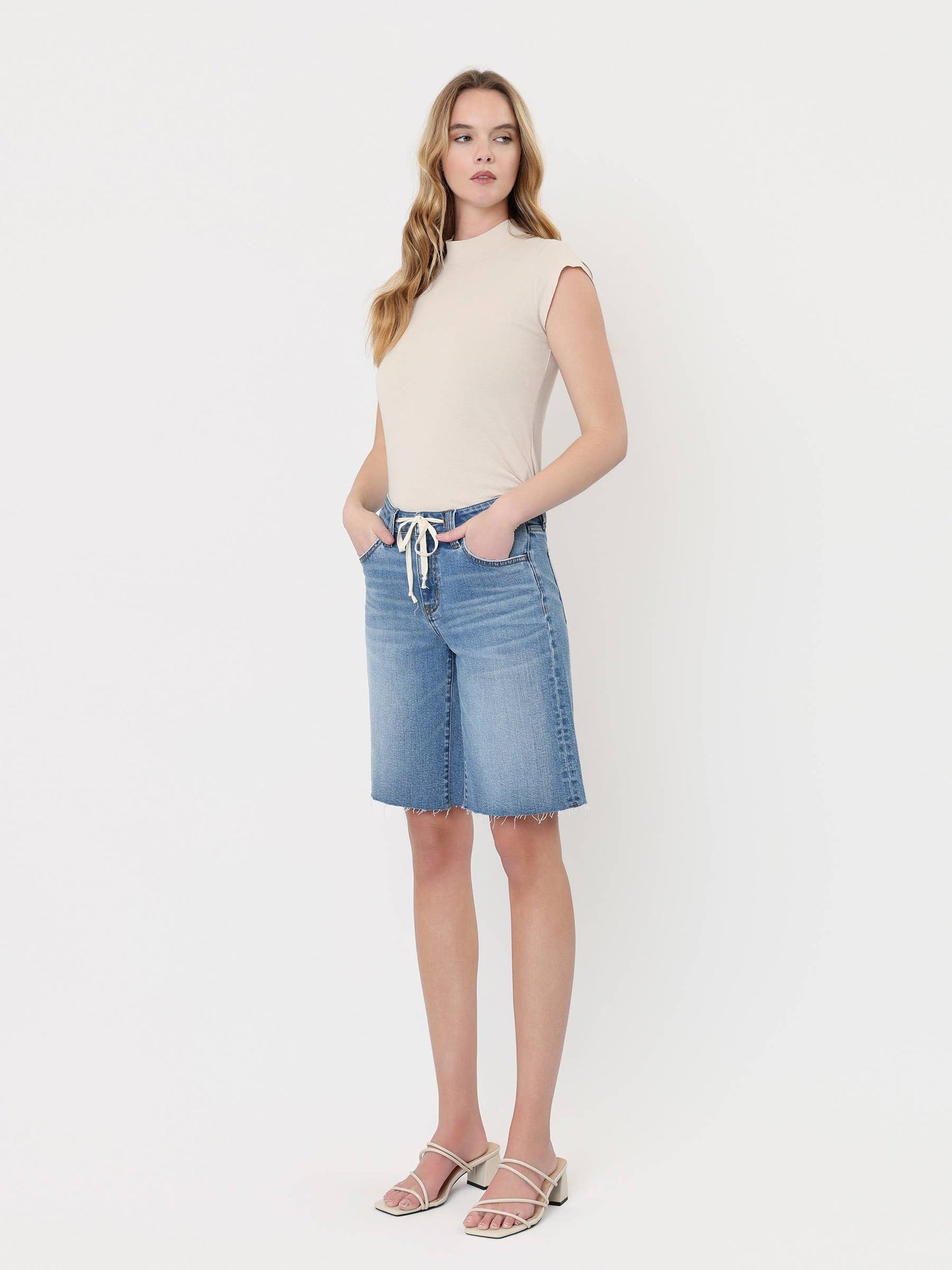HIGH RISE WAIST TIE DENIM BERMUDA SHORTS T7430