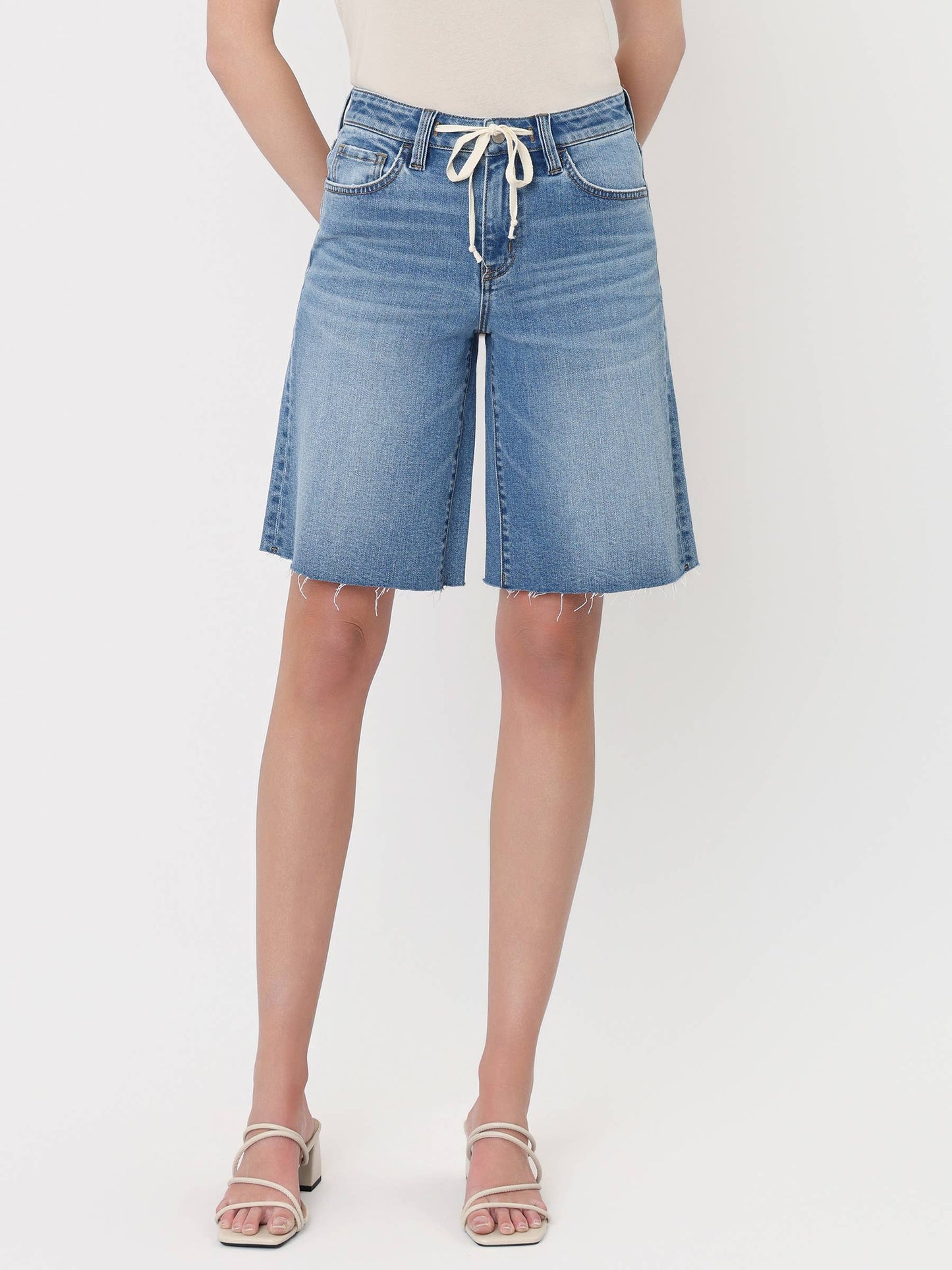 HIGH RISE WAIST TIE DENIM BERMUDA SHORTS T7430