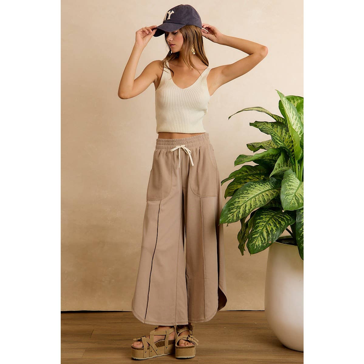 FRENCH TERRY OUT SEAM DETAIL TULIP HEM PANTS