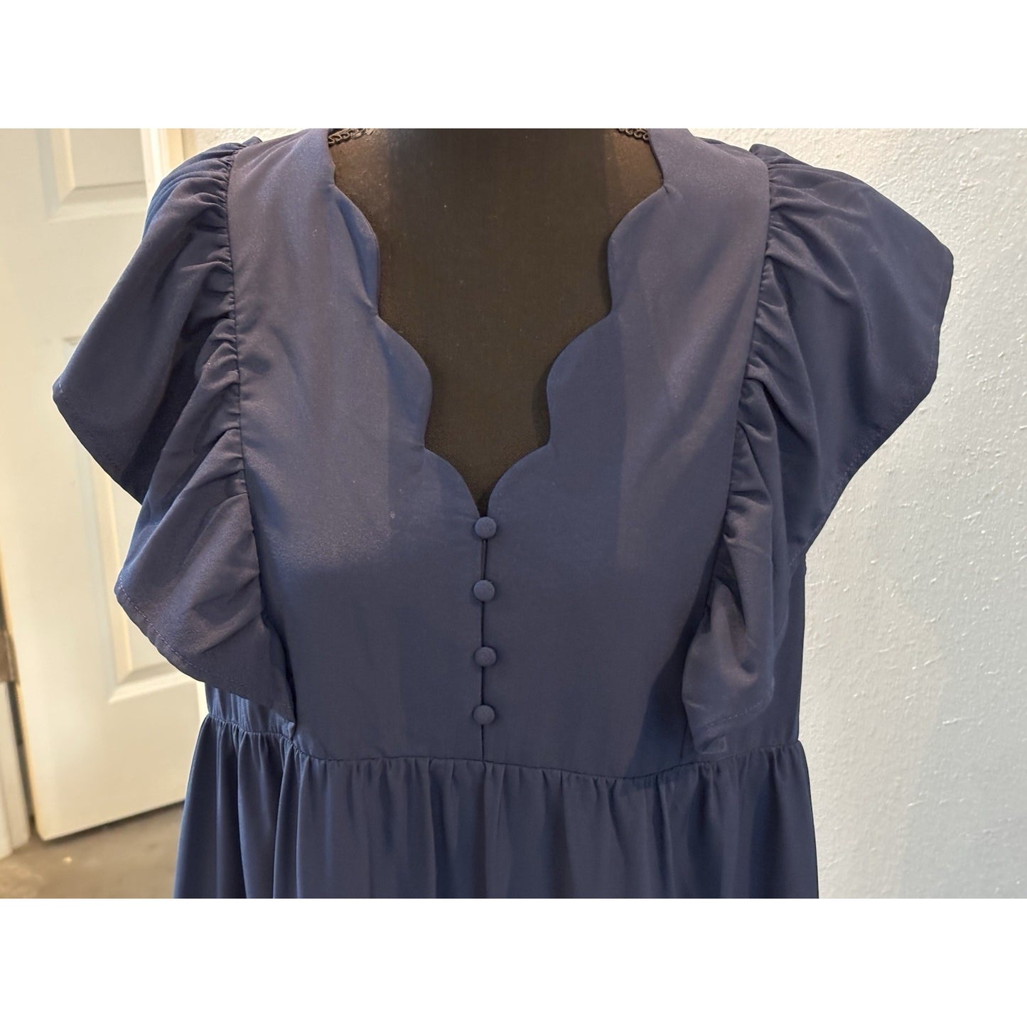 Entro Tiered Flutter Sleeve Navy Midi Dress Size Medium