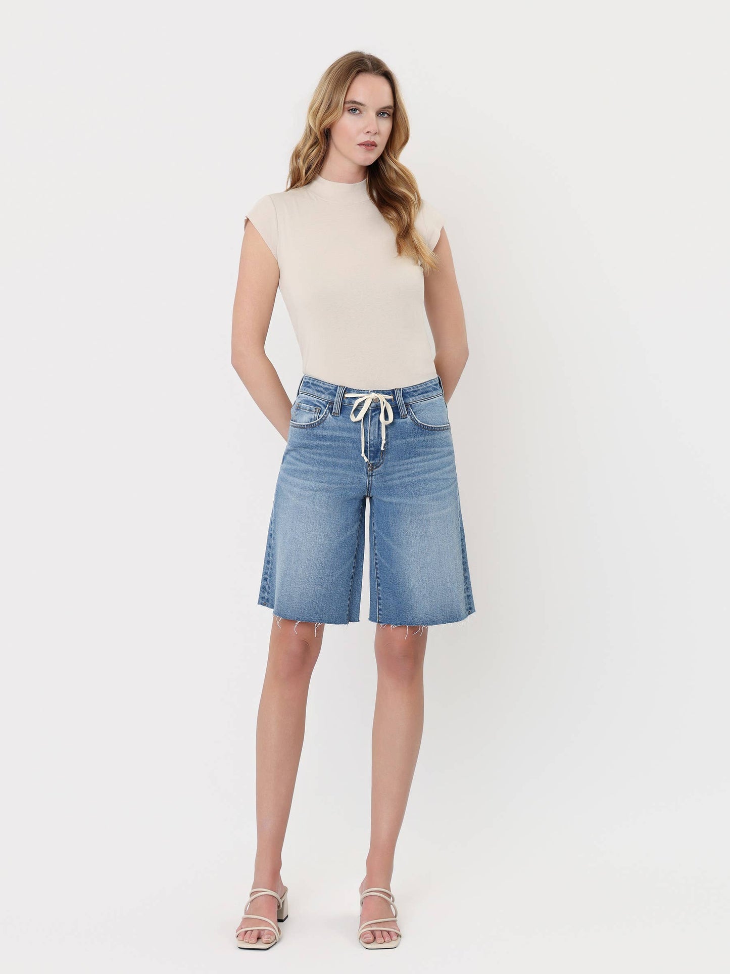 HIGH RISE WAIST TIE DENIM BERMUDA SHORTS T7430