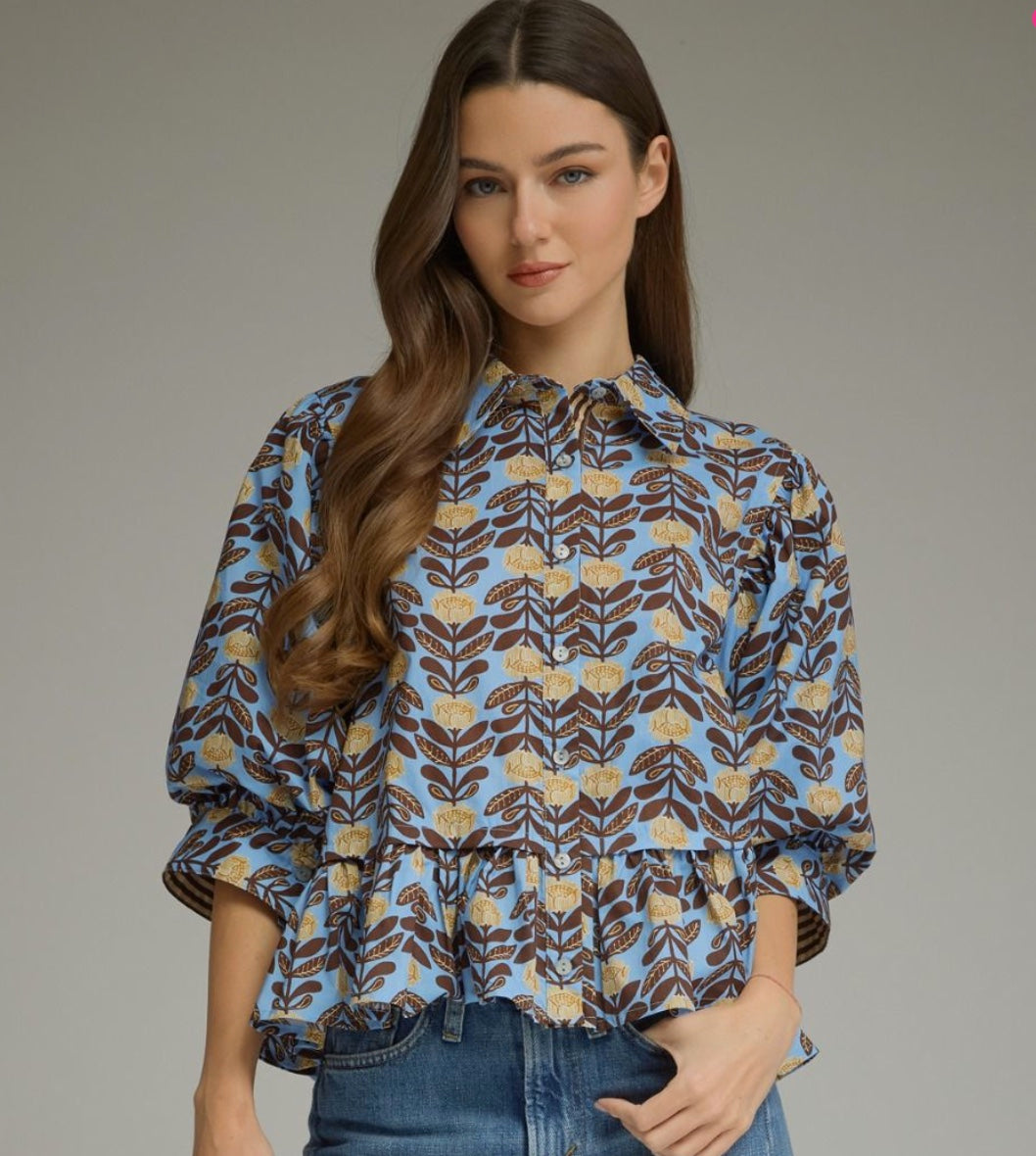 Entro Printed Short Sleeve Top Featuring a Button Closure Front