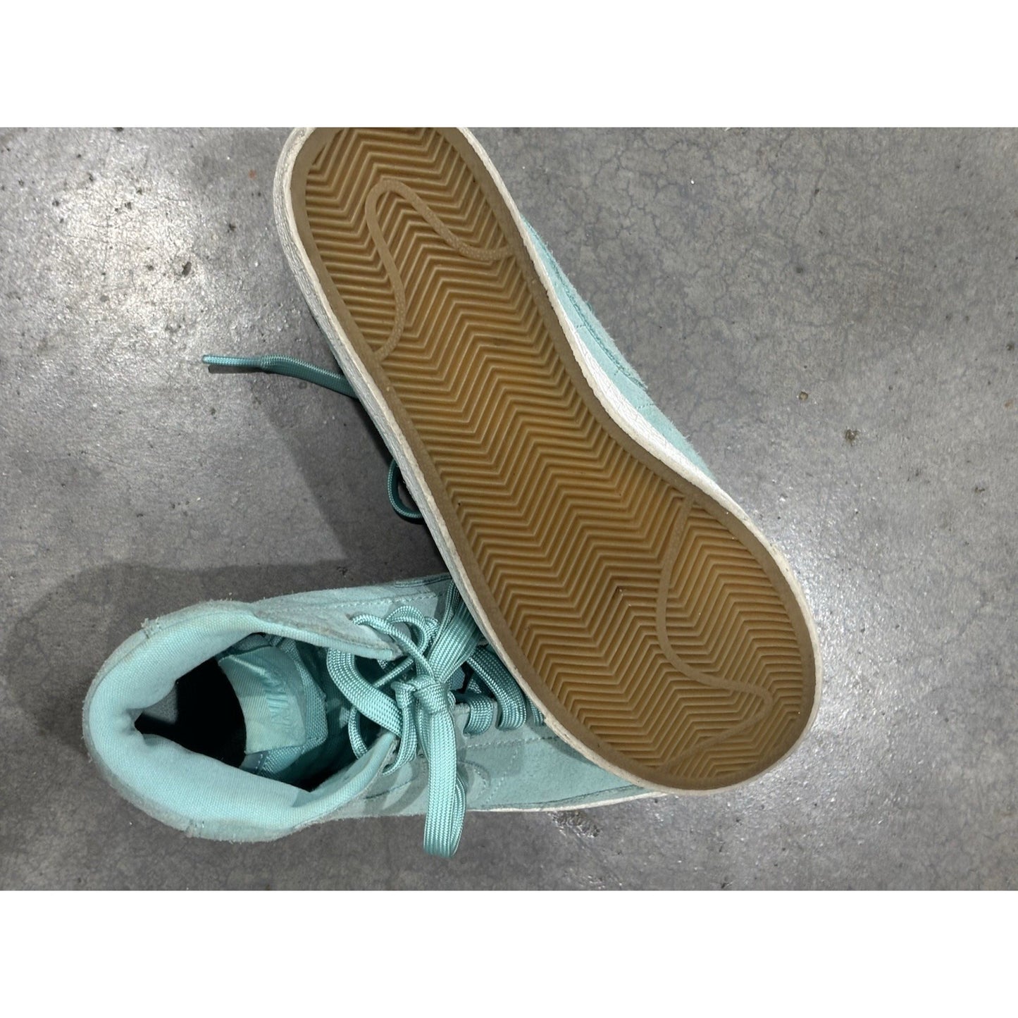 2017 Nike Blazer Mid Island Green Youth Size 6