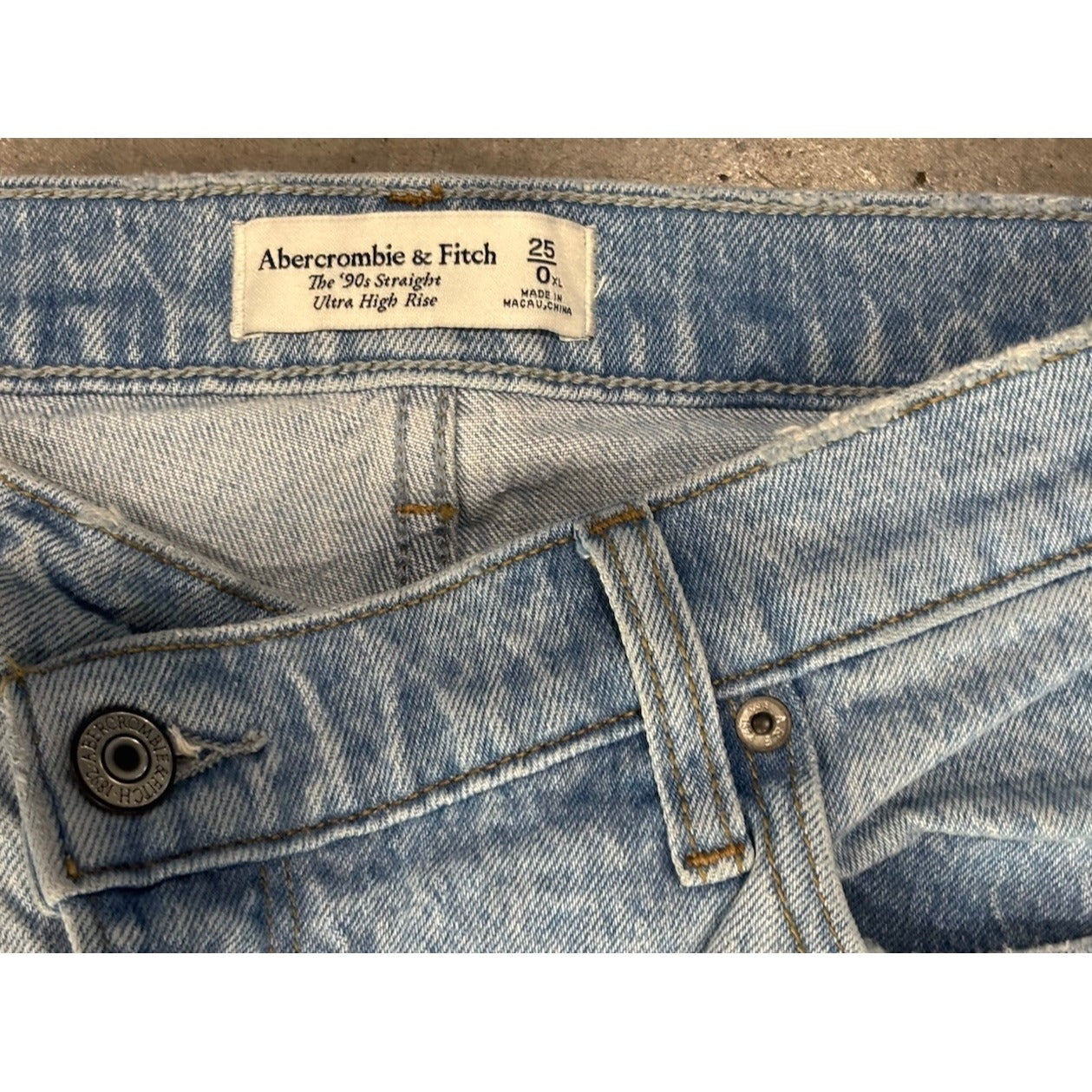 Abercrombie & Fitch Women's the 90s Straight Ultra High Rise Jeans size 25 XLong