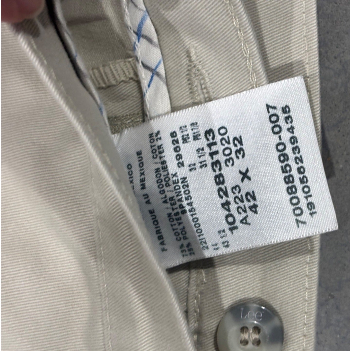 Lee Mens Total Freedom Khaki Pants 42X32 Relaxed Fit Wrinkle-Resistant Beige Cotton Blend