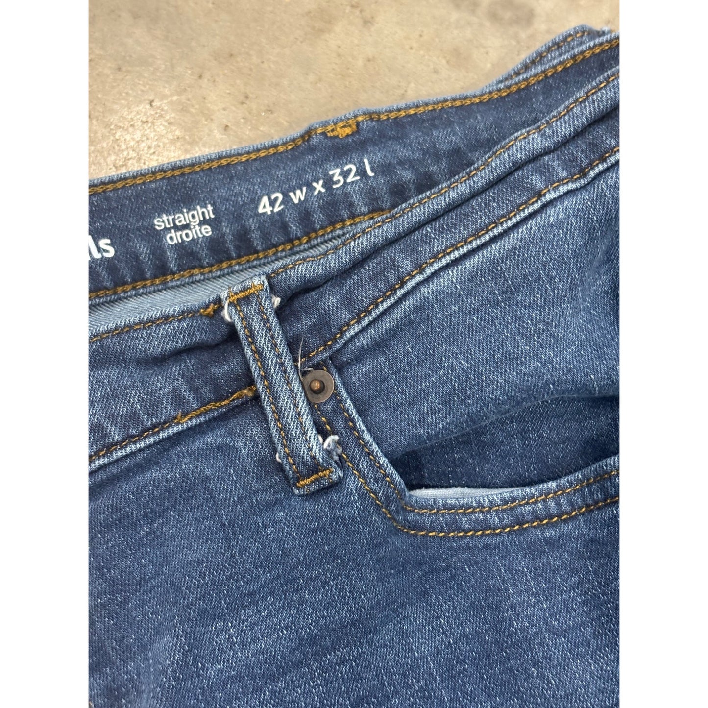 Amazon Essentials Straight Fit Jeans 42W X 32L Medium Wash Denim