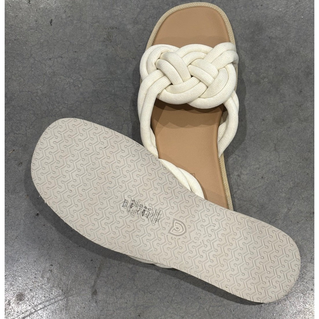 New Rothy’s Summer Sandal In White Sand Size 9.5