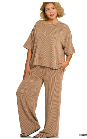 Zenana Plus raised rib short sleeve tee & pants set in Brown