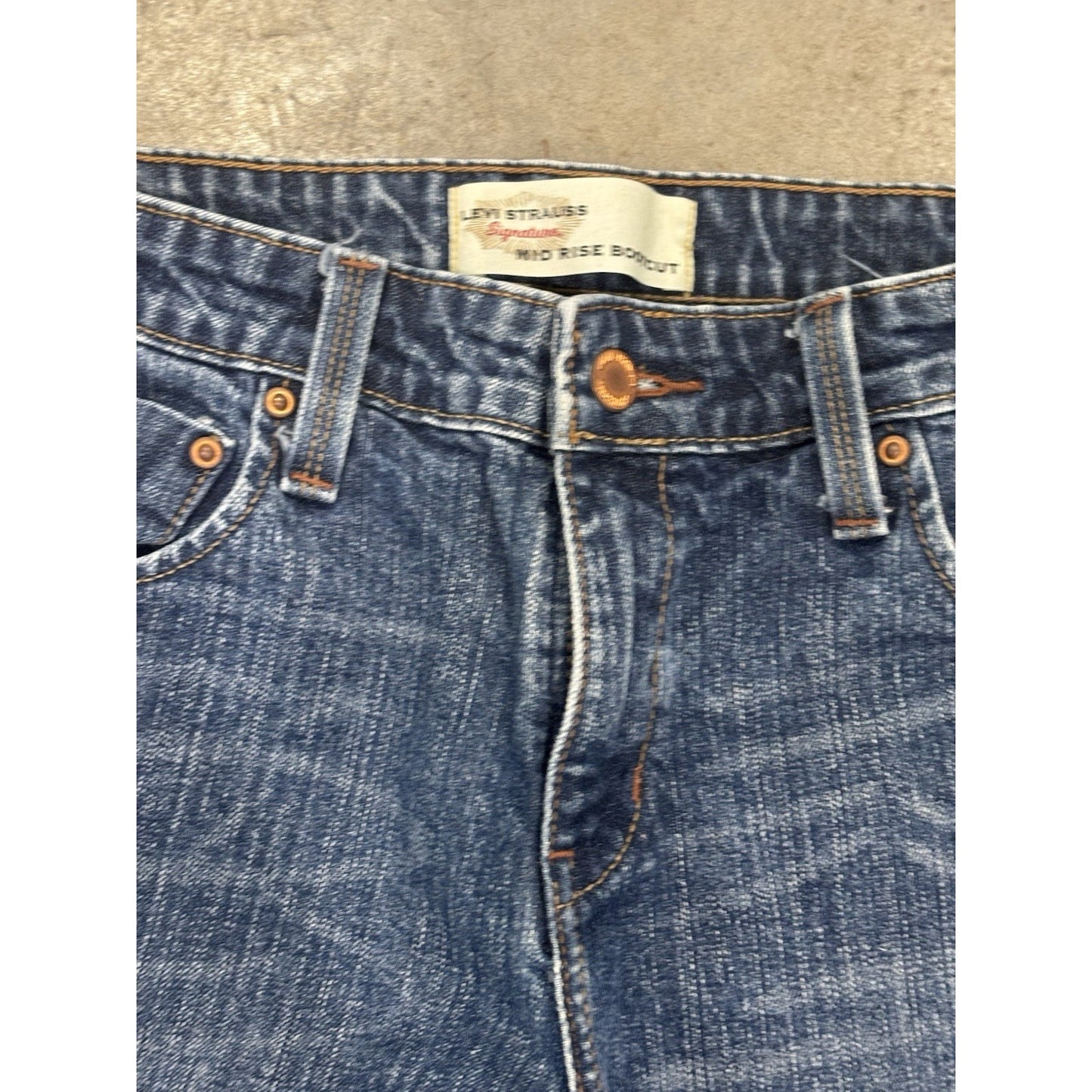 Levis Strauss Bootcut Jeans Womens Size 6 Blue Light Wash Mid Rise Denim Zip