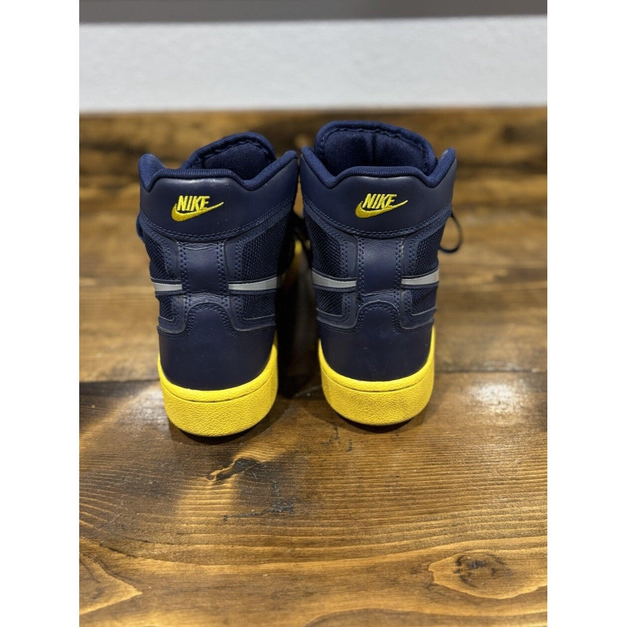Nike Trainer Clean Sweep navy yellow Shoes Mens  2012  RARE size 10