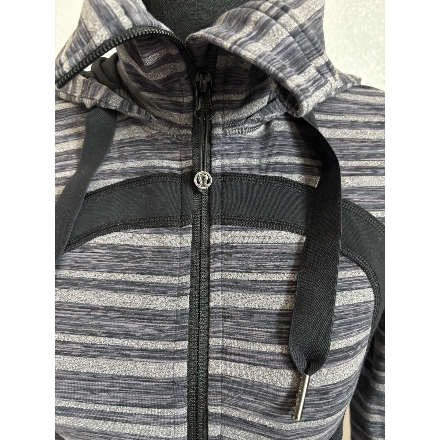 Lululemon In Stride Jacket Gray Stripe Size 4