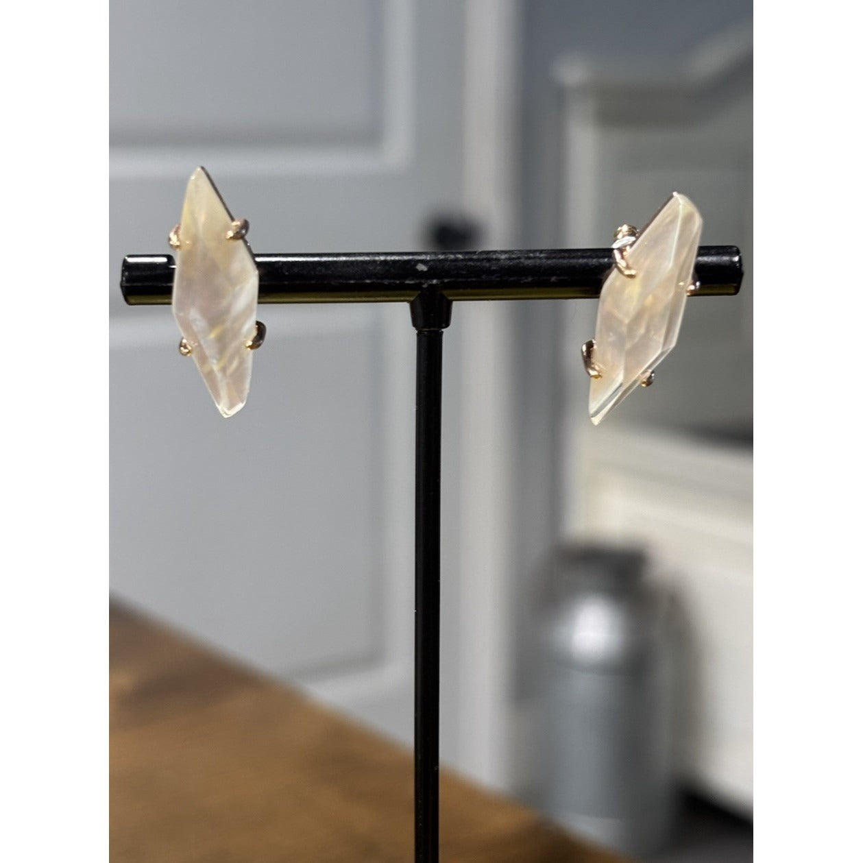 Kendra Scott Belinda Rose Gold Stud Earrings In White Agate