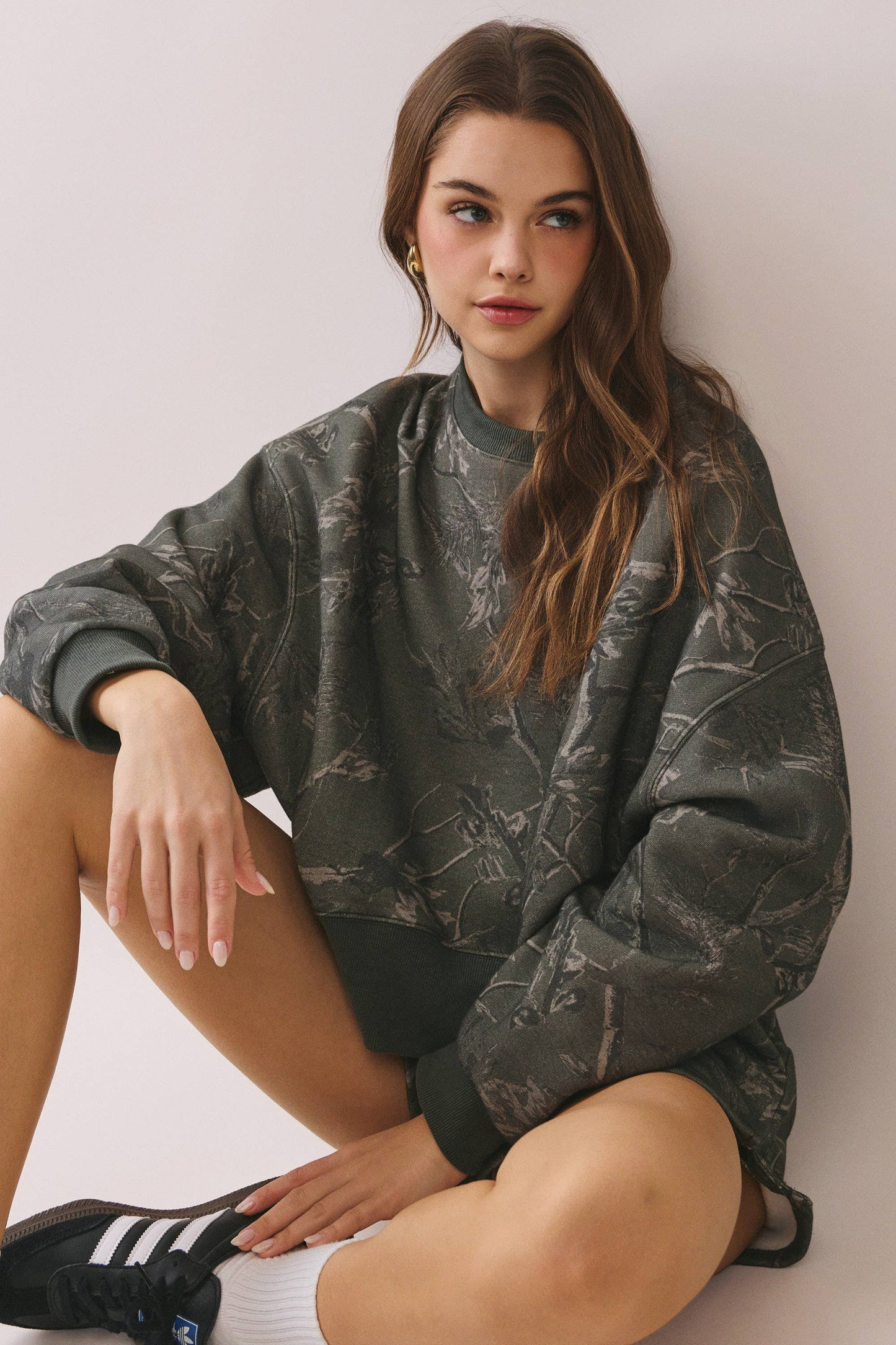 CT9245-Camouflage Print Dropped Shoulders Sweatshirt