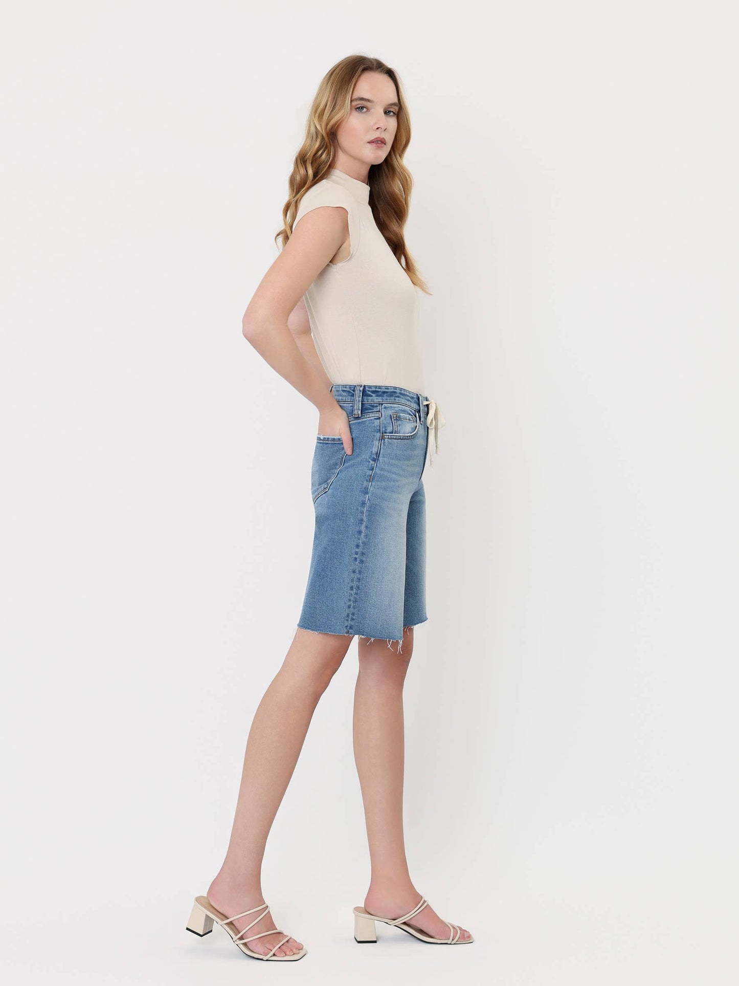 HIGH RISE WAIST TIE DENIM BERMUDA SHORTS T7430