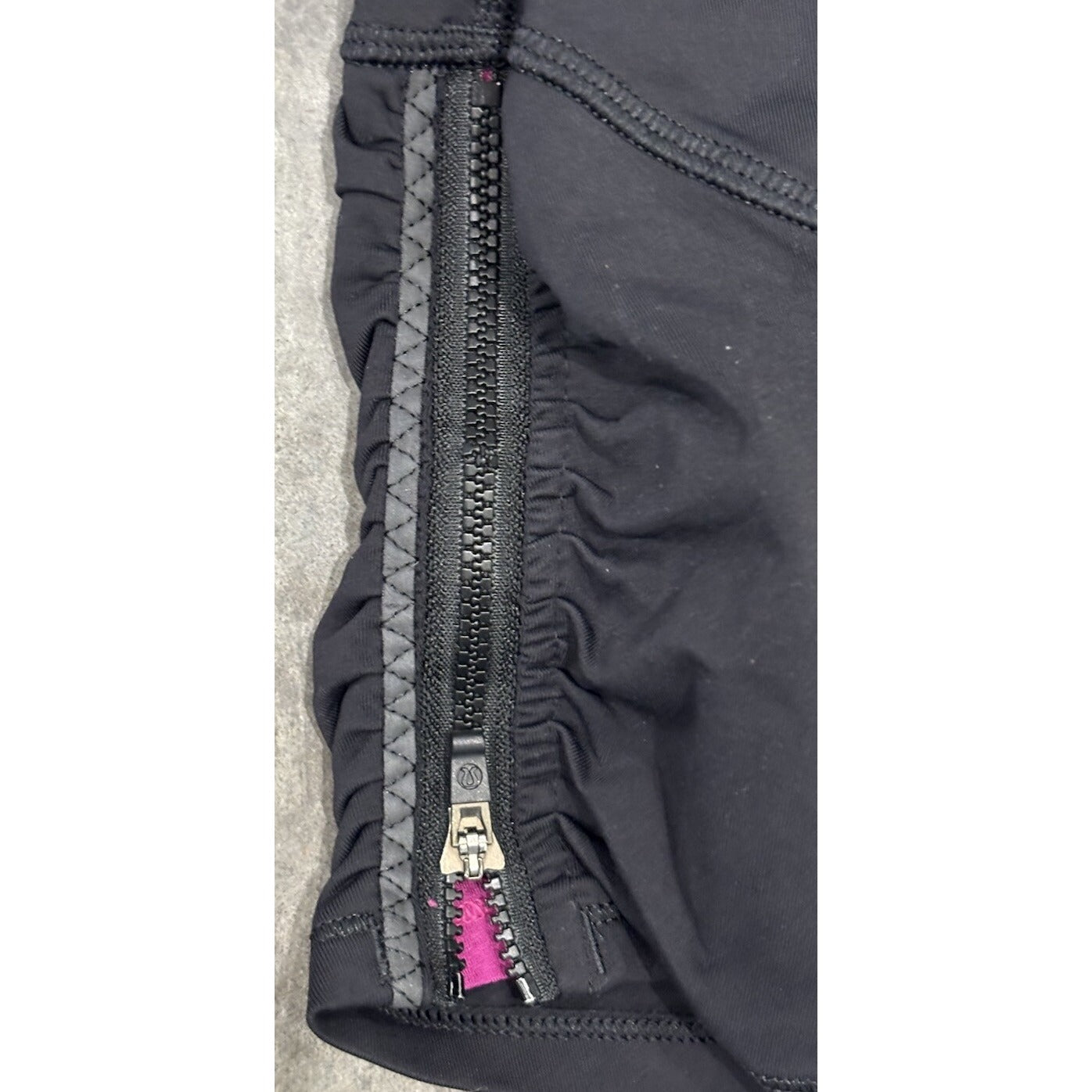 Lululemon RUNDAY Crop Pants Black Raspberry Pink Stripe Reflect Zip Ankle Sz 6