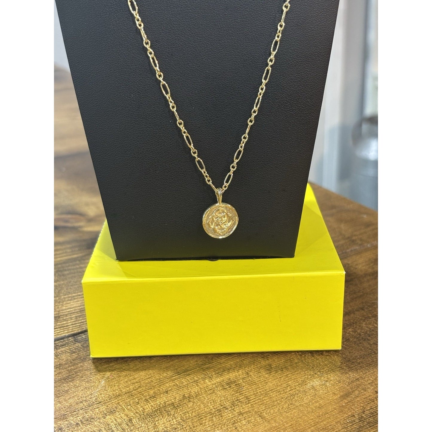 Kendra Scott Gold Medallion Pendent Necklace