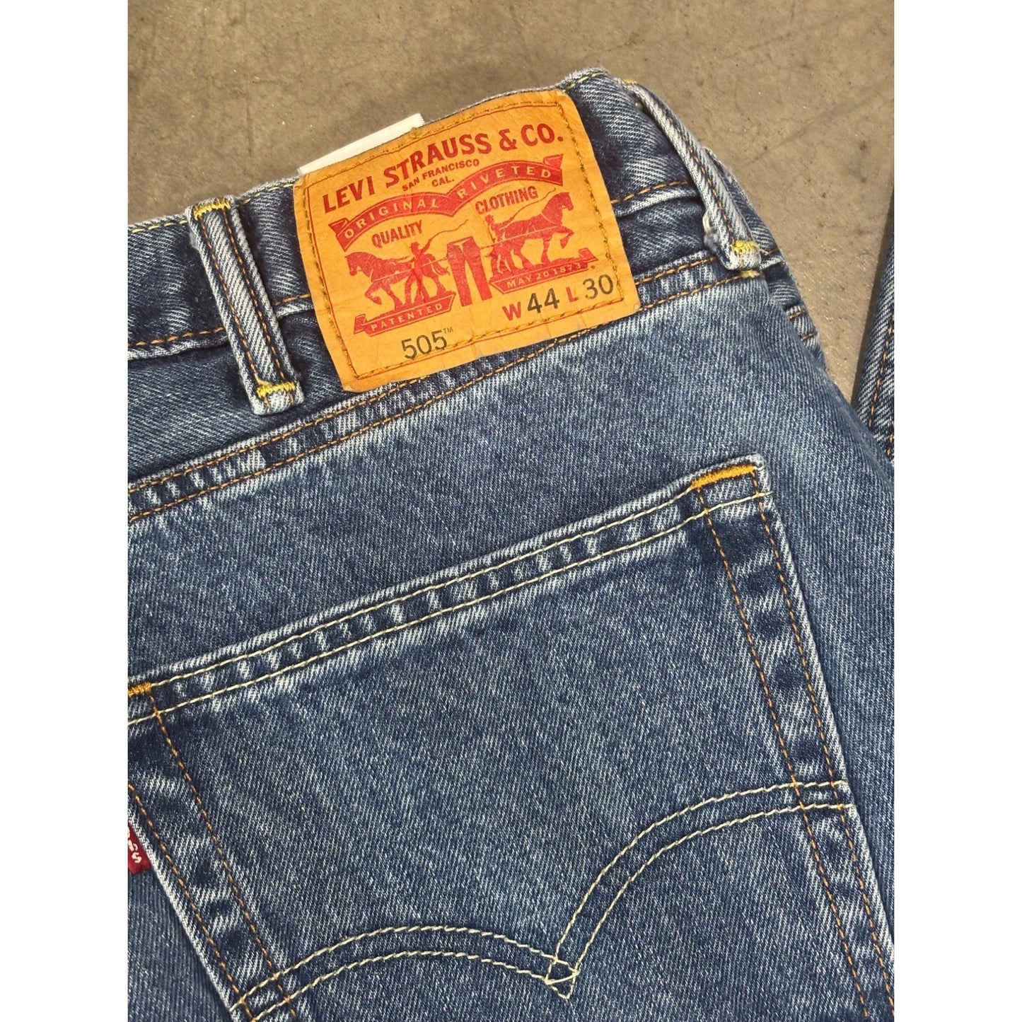 Levis 505 Blue Denim Men’s Straight Fit Jeans W44 L30